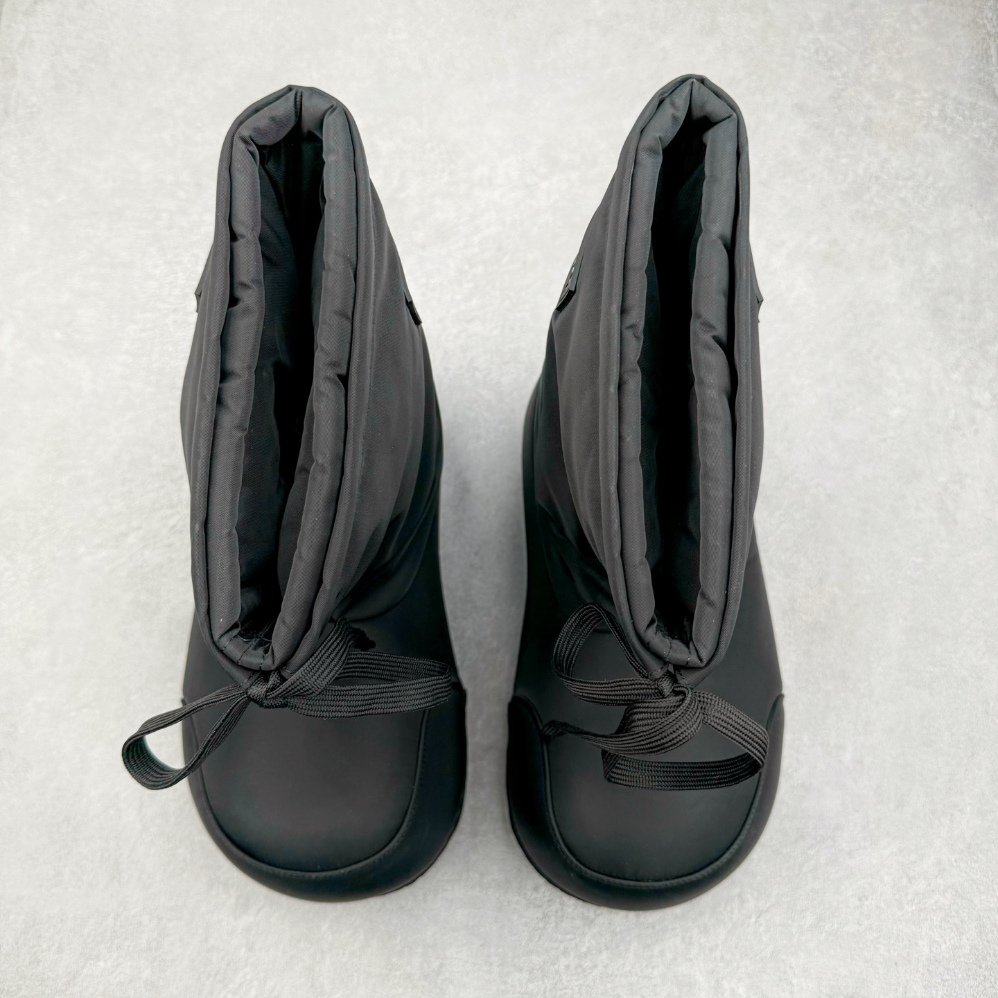 图片[2]-＃GD广顶 Balenciaga FW24 SKIWEAR 巴黎世家圆头套穿雪地靴德比靴鞋 原版购入开发 做货 极致做旧 巴黎世家做旧的款式百分之90都是好看的 这双靴子也不例外 破旧风格 双层材质 外层粗帆布做了磨损和褪色处理 内层做了透气网状里布 比较惊艳的是鞋底和鞋侧橡胶 原版定制进口做旧帆布 原版进口透气网里 原版开模橡胶大底 增高底厚5CM超显大长腿NCC 尺码： 39 40 41 42 43 44 45-选品中心