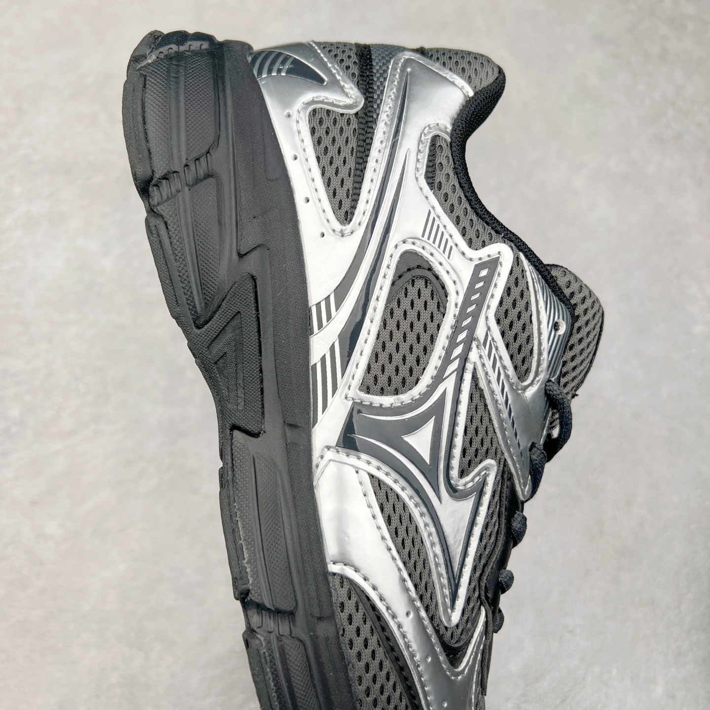 图片[6]-Mizuno Speed 2K 美津浓复古厚底织物合成革防滑耐磨透气低帮休闲跑步鞋 美津浓（Mizuno）是日本美津浓株式会社于1906年创立的运动品牌，经过一个多世纪的不断努力现已成为世界著名的运动器具、服装和鞋类生产商。美津浓力求服务于各类运动项目，并竭力使运动生活更加愉快和振奋。产品种类齐全，覆盖几乎全部主要运动项目，达到30万多个品类。尺码：36 36.5 37.5 38 38.5 39 40 40.5 41 42 42.5 43 44 44.5 45-选品中心