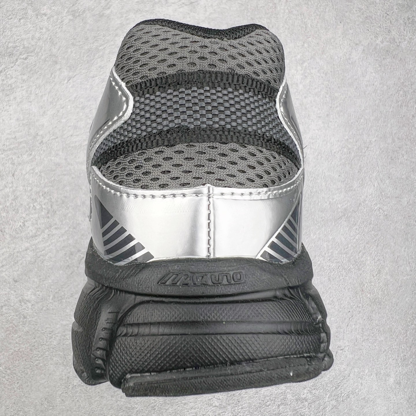 图片[8]-Mizuno Speed 2K 美津浓复古厚底织物合成革防滑耐磨透气低帮休闲跑步鞋 美津浓（Mizuno）是日本美津浓株式会社于1906年创立的运动品牌，经过一个多世纪的不断努力现已成为世界著名的运动器具、服装和鞋类生产商。美津浓力求服务于各类运动项目，并竭力使运动生活更加愉快和振奋。产品种类齐全，覆盖几乎全部主要运动项目，达到30万多个品类。尺码：36 36.5 37.5 38 38.5 39 40 40.5 41 42 42.5 43 44 44.5 45-选品中心