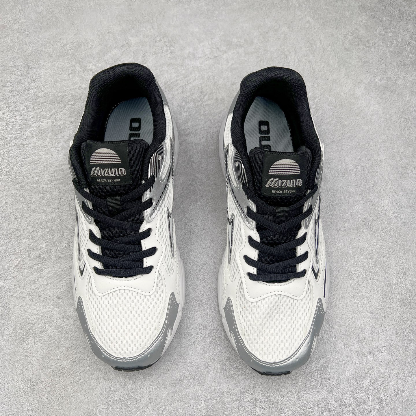 图片[2]-Mizuno Speed 2K 美津浓复古厚底织物合成革防滑耐磨透气低帮休闲跑步鞋 美津浓（Mizuno）是日本美津浓株式会社于1906年创立的运动品牌，经过一个多世纪的不断努力现已成为世界著名的运动器具、服装和鞋类生产商。美津浓力求服务于各类运动项目，并竭力使运动生活更加愉快和振奋。产品种类齐全，覆盖几乎全部主要运动项目，达到30万多个品类。尺码：36 36.5 37.5 38 38.5 39 40 40.5 41 42 42.5 43 44 44.5 45-选品中心