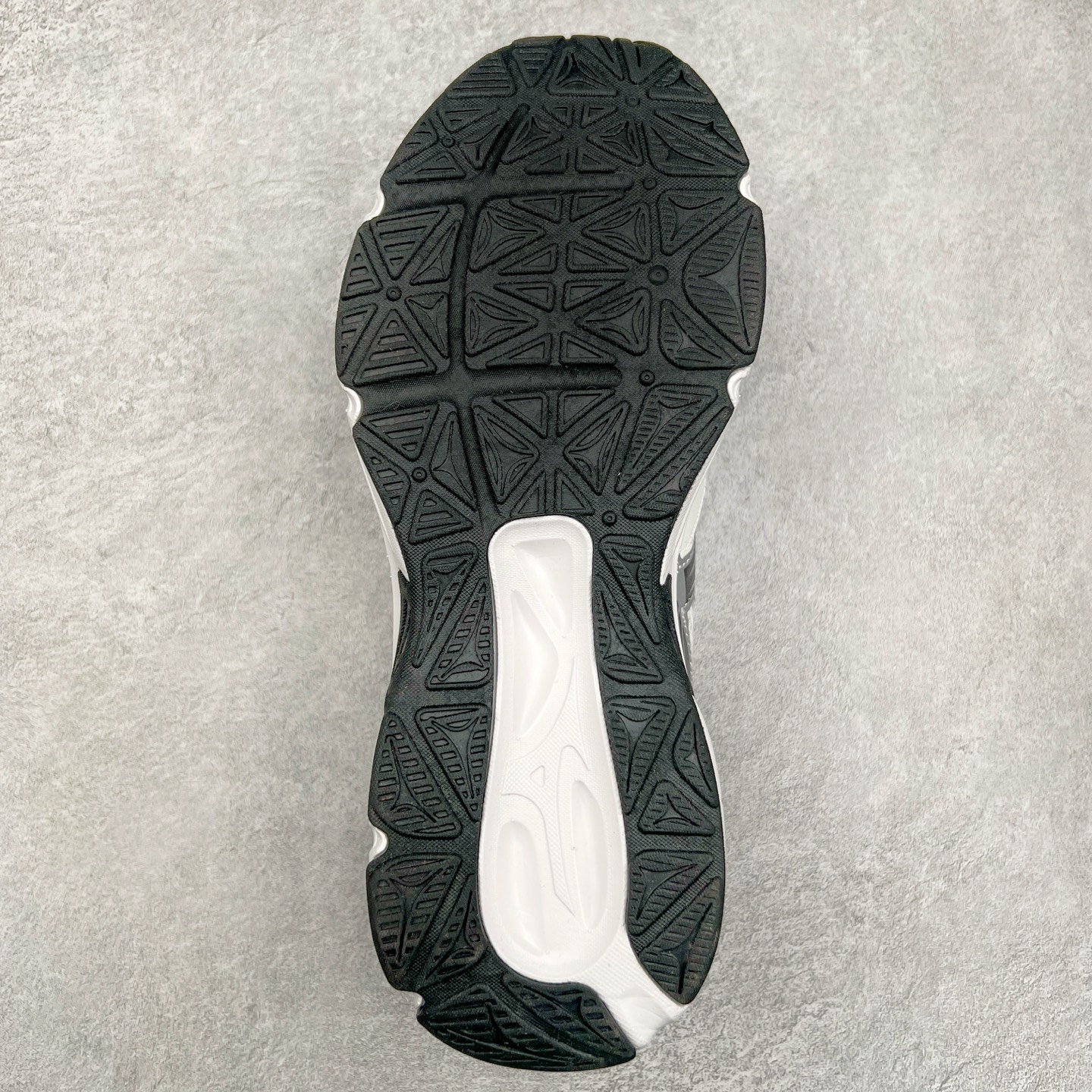 图片[9]-Mizuno Speed 2K 美津浓复古厚底织物合成革防滑耐磨透气低帮休闲跑步鞋 美津浓（Mizuno）是日本美津浓株式会社于1906年创立的运动品牌，经过一个多世纪的不断努力现已成为世界著名的运动器具、服装和鞋类生产商。美津浓力求服务于各类运动项目，并竭力使运动生活更加愉快和振奋。产品种类齐全，覆盖几乎全部主要运动项目，达到30万多个品类。尺码：36 36.5 37.5 38 38.5 39 40 40.5 41 42 42.5 43 44 44.5 45-选品中心