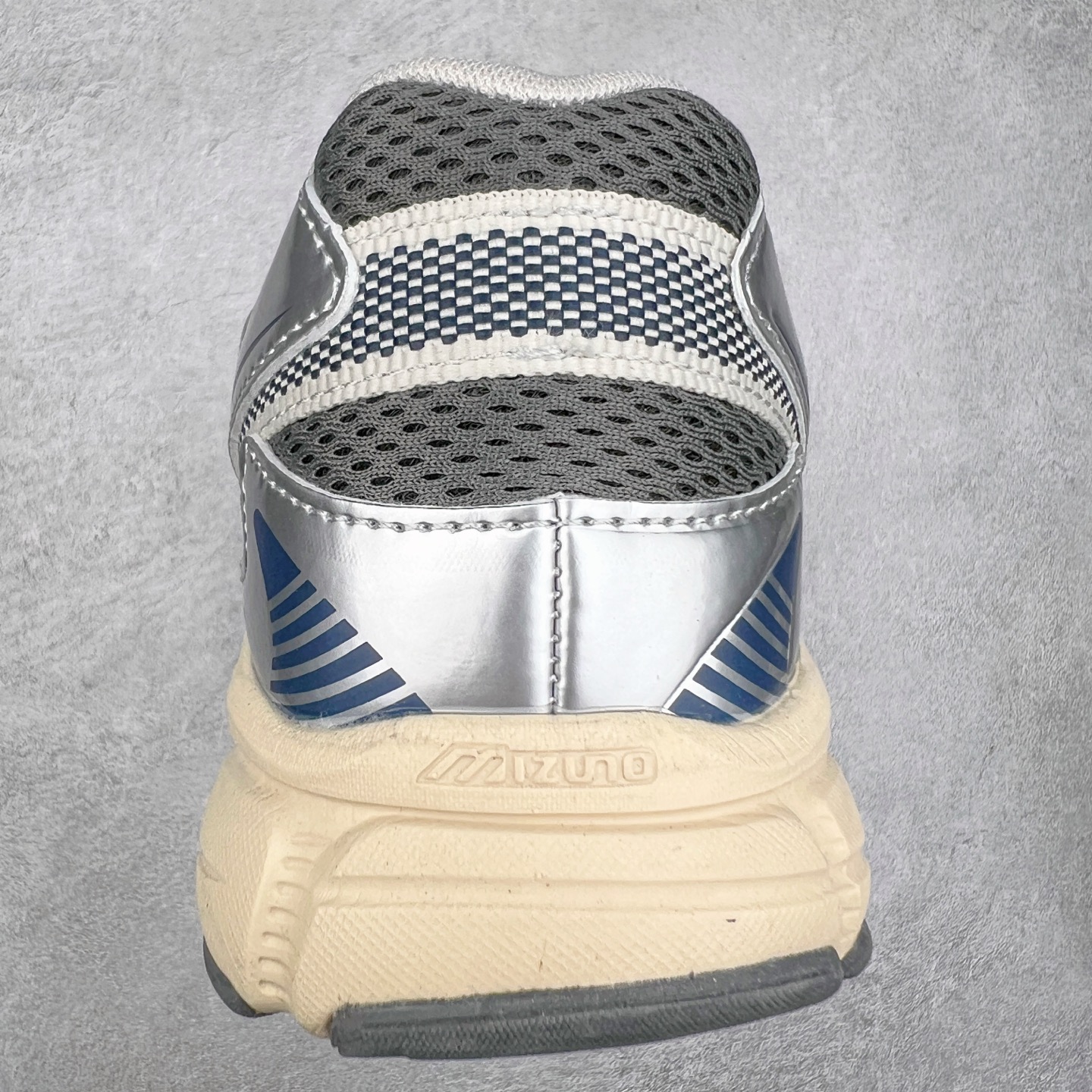 图片[8]-Mizuno Speed 2K 美津浓复古厚底织物合成革防滑耐磨透气低帮休闲跑步鞋 美津浓（Mizuno）是日本美津浓株式会社于1906年创立的运动品牌，经过一个多世纪的不断努力现已成为世界著名的运动器具、服装和鞋类生产商。美津浓力求服务于各类运动项目，并竭力使运动生活更加愉快和振奋。产品种类齐全，覆盖几乎全部主要运动项目，达到30万多个品类。尺码：36 36.5 37.5 38 38.5 39 40 40.5 41 42 42.5 43 44 44.5 45-选品中心