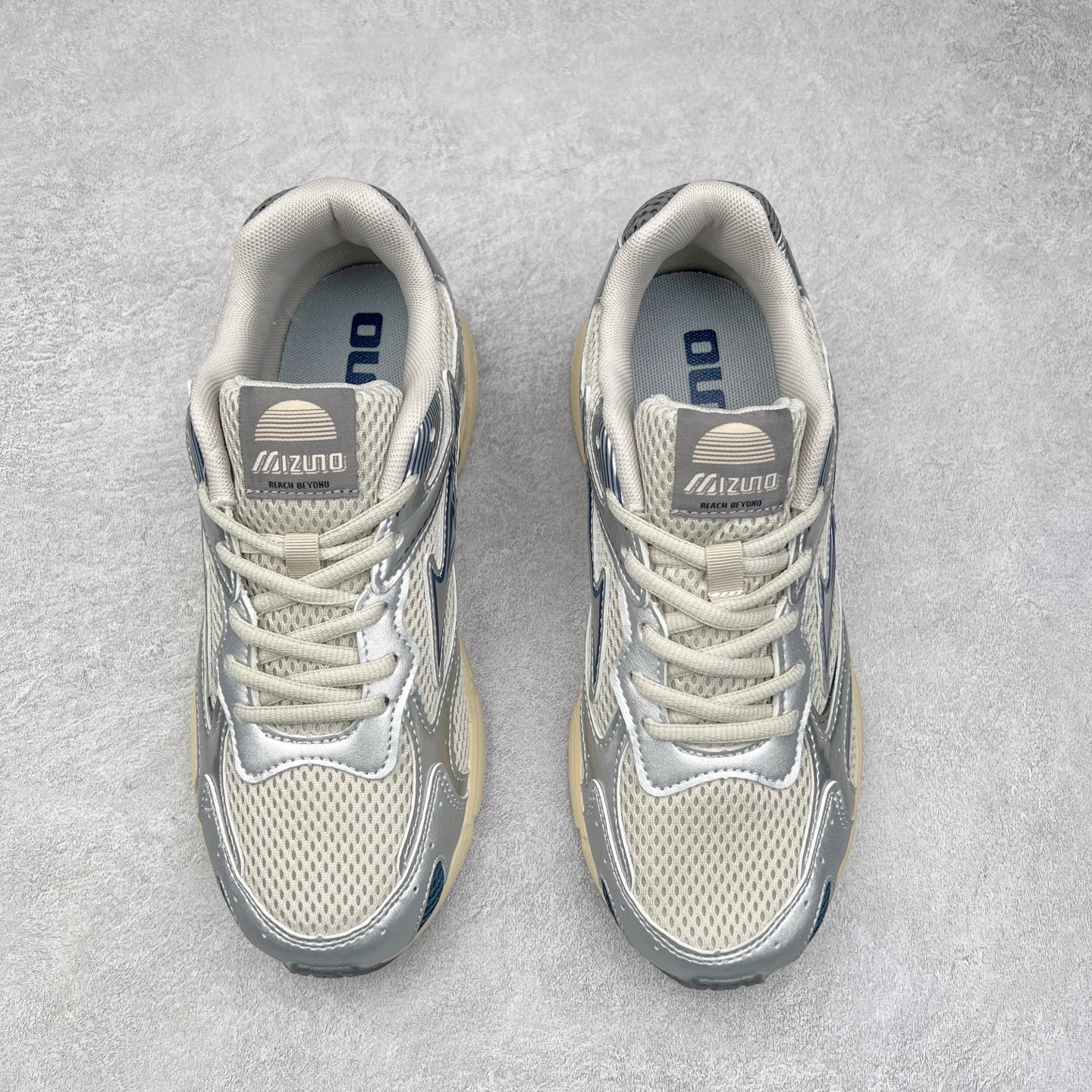 图片[2]-Mizuno Speed 2K 美津浓复古厚底织物合成革防滑耐磨透气低帮休闲跑步鞋 美津浓（Mizuno）是日本美津浓株式会社于1906年创立的运动品牌，经过一个多世纪的不断努力现已成为世界著名的运动器具、服装和鞋类生产商。美津浓力求服务于各类运动项目，并竭力使运动生活更加愉快和振奋。产品种类齐全，覆盖几乎全部主要运动项目，达到30万多个品类。尺码：36 36.5 37.5 38 38.5 39 40 40.5 41 42 42.5 43 44 44.5 45-选品中心