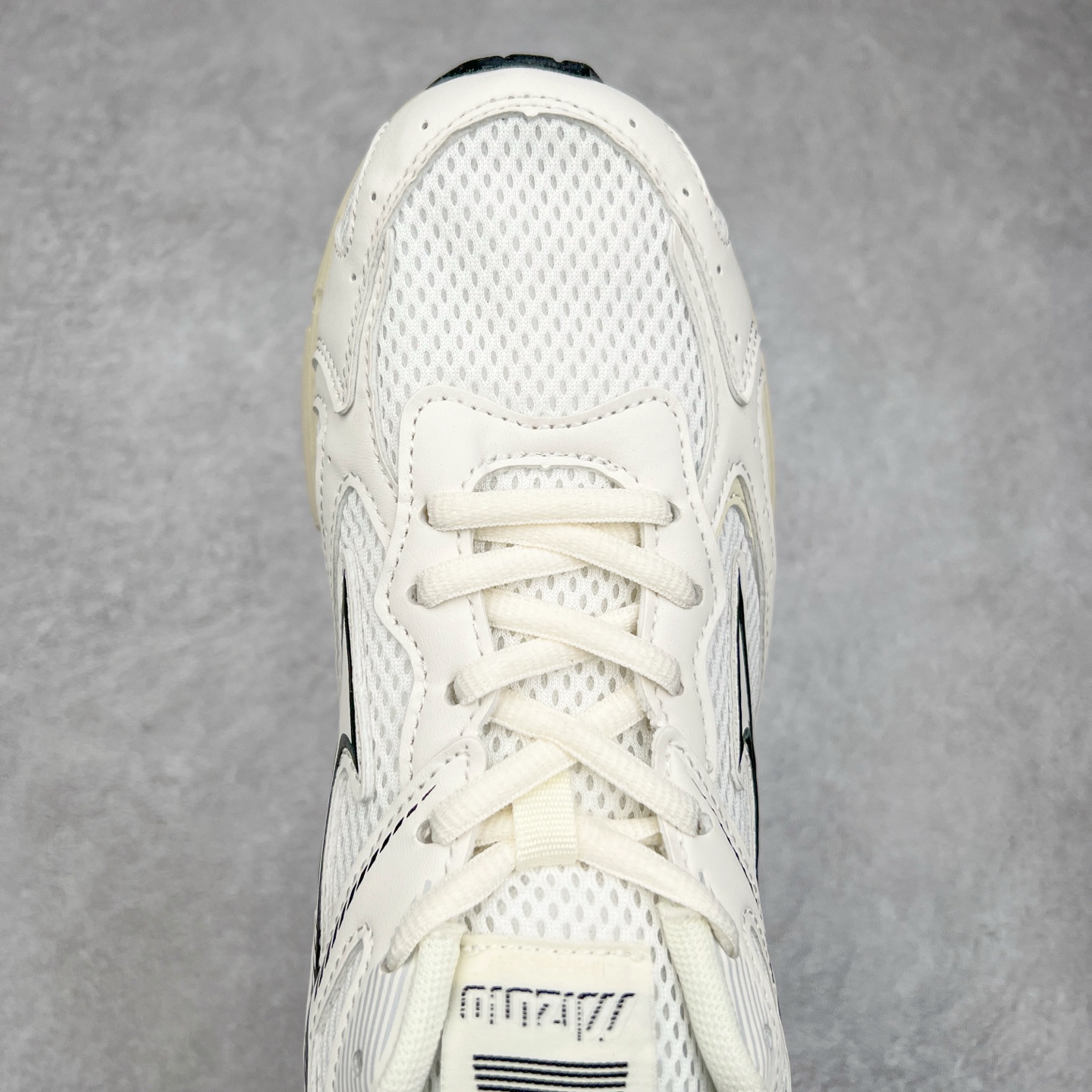 图片[4]-Mizuno Speed 2K 美津浓复古厚底织物合成革防滑耐磨透气低帮休闲跑步鞋 美津浓（Mizuno）是日本美津浓株式会社于1906年创立的运动品牌，经过一个多世纪的不断努力现已成为世界著名的运动器具、服装和鞋类生产商。美津浓力求服务于各类运动项目，并竭力使运动生活更加愉快和振奋。产品种类齐全，覆盖几乎全部主要运动项目，达到30万多个品类。尺码：36 36.5 37.5 38 38.5 39 40 40.5 41 42 42.5 43 44 44.5 45-选品中心