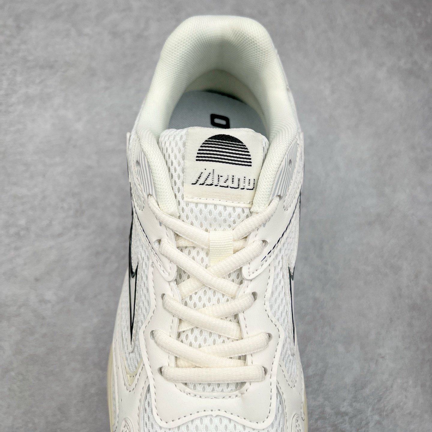 图片[5]-Mizuno Speed 2K 美津浓复古厚底织物合成革防滑耐磨透气低帮休闲跑步鞋 美津浓（Mizuno）是日本美津浓株式会社于1906年创立的运动品牌，经过一个多世纪的不断努力现已成为世界著名的运动器具、服装和鞋类生产商。美津浓力求服务于各类运动项目，并竭力使运动生活更加愉快和振奋。产品种类齐全，覆盖几乎全部主要运动项目，达到30万多个品类。尺码：36 36.5 37.5 38 38.5 39 40 40.5 41 42 42.5 43 44 44.5 45-选品中心