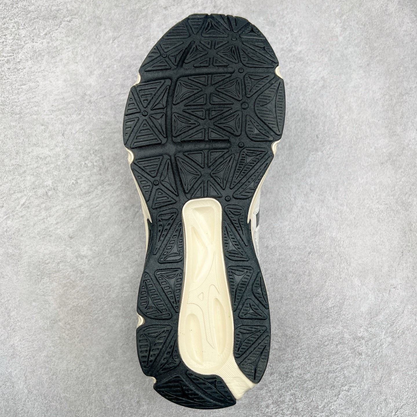 图片[9]-Mizuno Speed 2K 美津浓复古厚底织物合成革防滑耐磨透气低帮休闲跑步鞋 美津浓（Mizuno）是日本美津浓株式会社于1906年创立的运动品牌，经过一个多世纪的不断努力现已成为世界著名的运动器具、服装和鞋类生产商。美津浓力求服务于各类运动项目，并竭力使运动生活更加愉快和振奋。产品种类齐全，覆盖几乎全部主要运动项目，达到30万多个品类。尺码：36 36.5 37.5 38 38.5 39 40 40.5 41 42 42.5 43 44 44.5 45-选品中心