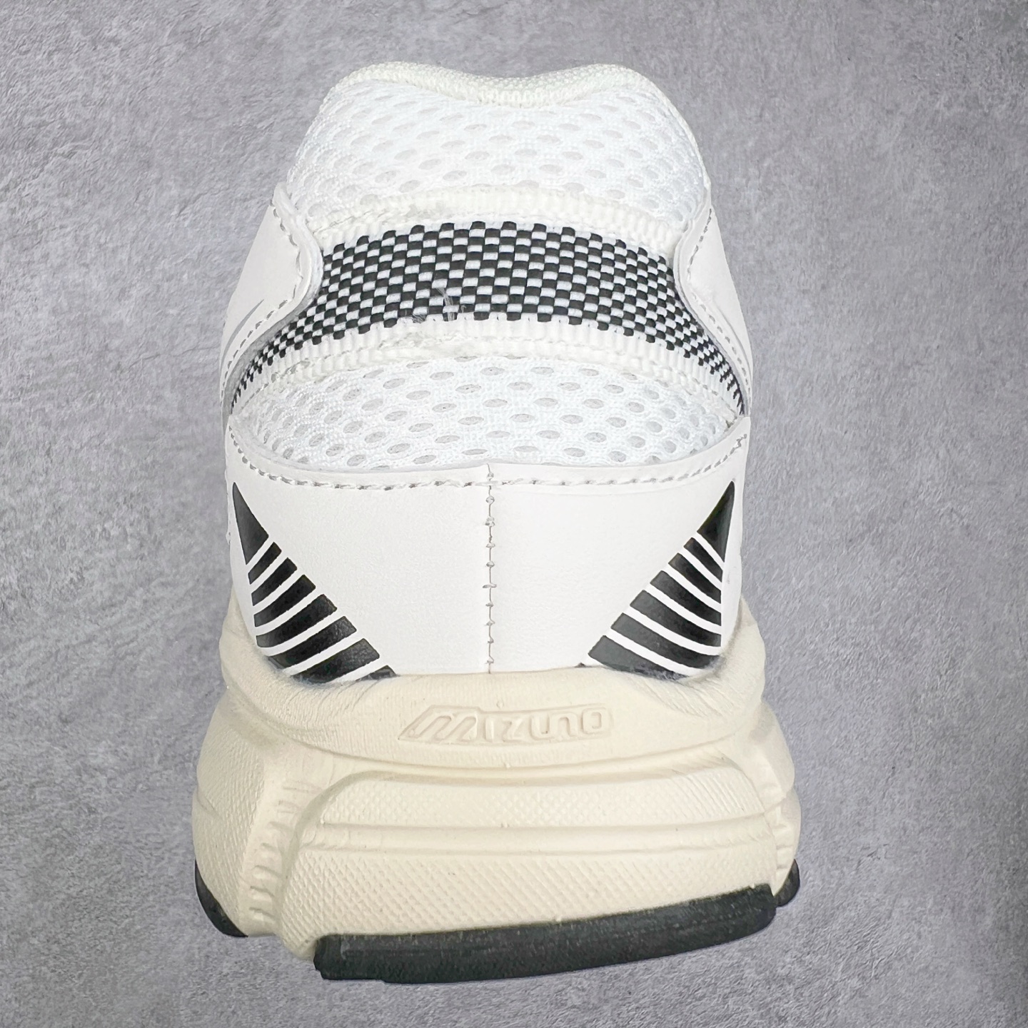 图片[8]-Mizuno Speed 2K 美津浓复古厚底织物合成革防滑耐磨透气低帮休闲跑步鞋 美津浓（Mizuno）是日本美津浓株式会社于1906年创立的运动品牌，经过一个多世纪的不断努力现已成为世界著名的运动器具、服装和鞋类生产商。美津浓力求服务于各类运动项目，并竭力使运动生活更加愉快和振奋。产品种类齐全，覆盖几乎全部主要运动项目，达到30万多个品类。尺码：36 36.5 37.5 38 38.5 39 40 40.5 41 42 42.5 43 44 44.5 45-选品中心