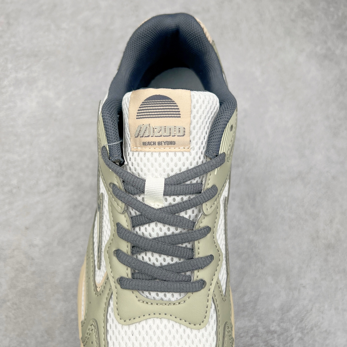 图片[5]-Mizuno Speed 2K 美津浓复古厚底织物合成革防滑耐磨透气低帮休闲跑步鞋 美津浓（Mizuno）是日本美津浓株式会社于1906年创立的运动品牌，经过一个多世纪的不断努力现已成为世界著名的运动器具、服装和鞋类生产商。美津浓力求服务于各类运动项目，并竭力使运动生活更加愉快和振奋。产品种类齐全，覆盖几乎全部主要运动项目，达到30万多个品类。尺码：36 36.5 37.5 38 38.5 39 40 40.5 41 42 42.5 43 44 44.5 45-选品中心