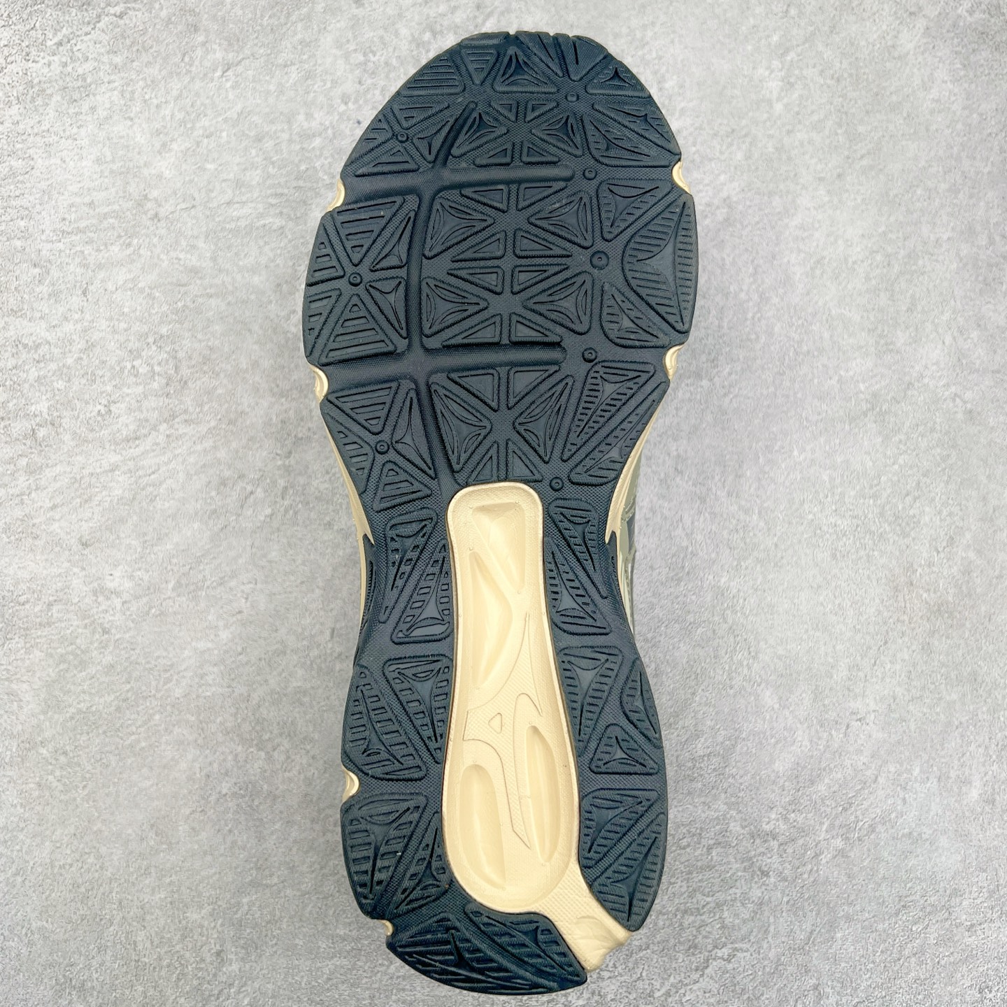 图片[9]-Mizuno Speed 2K 美津浓复古厚底织物合成革防滑耐磨透气低帮休闲跑步鞋 美津浓（Mizuno）是日本美津浓株式会社于1906年创立的运动品牌，经过一个多世纪的不断努力现已成为世界著名的运动器具、服装和鞋类生产商。美津浓力求服务于各类运动项目，并竭力使运动生活更加愉快和振奋。产品种类齐全，覆盖几乎全部主要运动项目，达到30万多个品类。尺码：36 36.5 37.5 38 38.5 39 40 40.5 41 42 42.5 43 44 44.5 45-选品中心