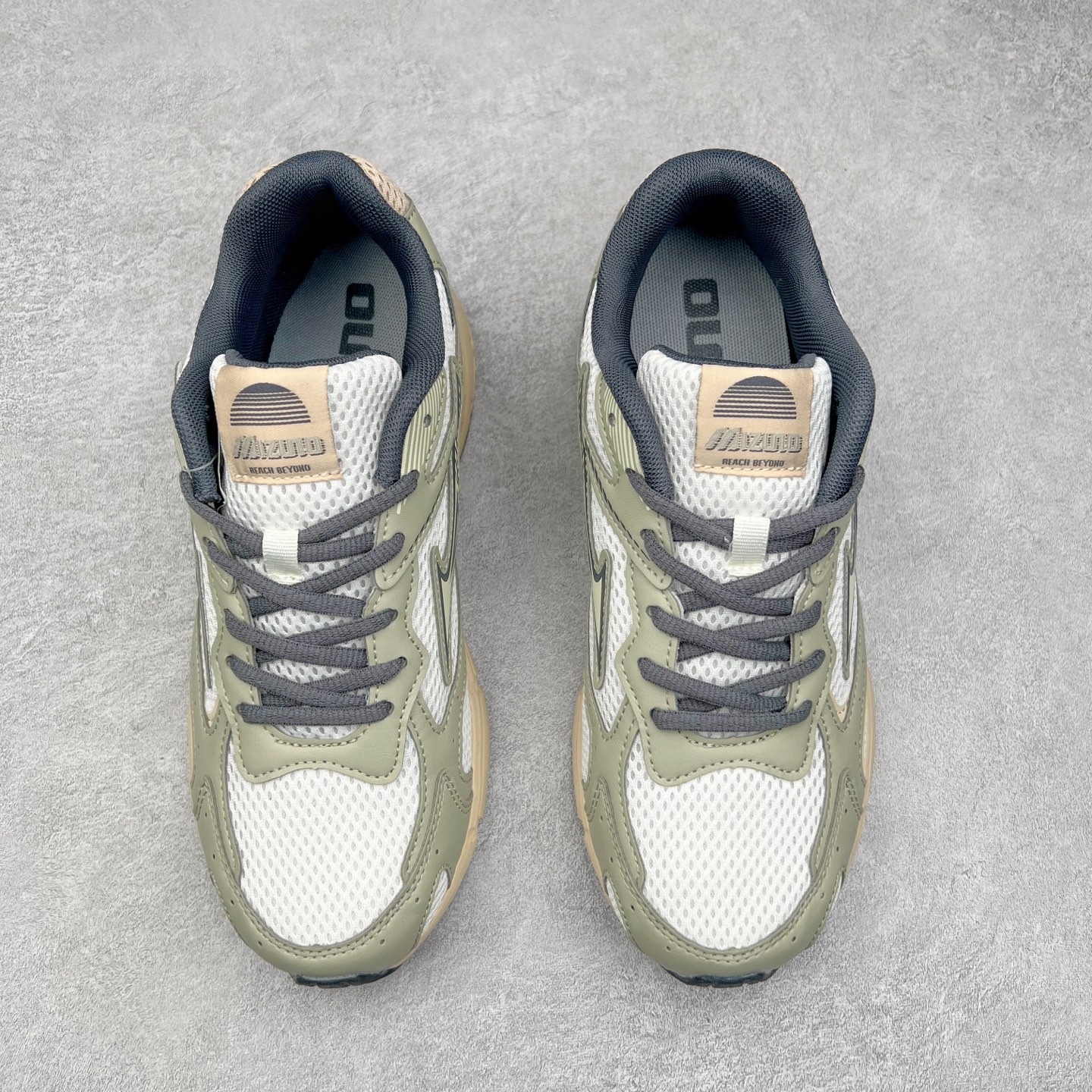 图片[2]-Mizuno Speed 2K 美津浓复古厚底织物合成革防滑耐磨透气低帮休闲跑步鞋 美津浓（Mizuno）是日本美津浓株式会社于1906年创立的运动品牌，经过一个多世纪的不断努力现已成为世界著名的运动器具、服装和鞋类生产商。美津浓力求服务于各类运动项目，并竭力使运动生活更加愉快和振奋。产品种类齐全，覆盖几乎全部主要运动项目，达到30万多个品类。尺码：36 36.5 37.5 38 38.5 39 40 40.5 41 42 42.5 43 44 44.5 45-选品中心