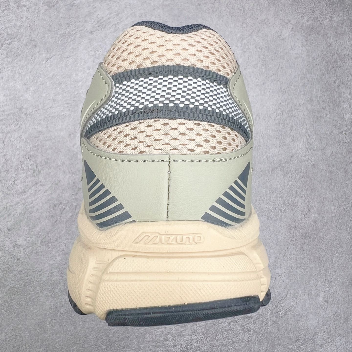 图片[8]-Mizuno Speed 2K 美津浓复古厚底织物合成革防滑耐磨透气低帮休闲跑步鞋 美津浓（Mizuno）是日本美津浓株式会社于1906年创立的运动品牌，经过一个多世纪的不断努力现已成为世界著名的运动器具、服装和鞋类生产商。美津浓力求服务于各类运动项目，并竭力使运动生活更加愉快和振奋。产品种类齐全，覆盖几乎全部主要运动项目，达到30万多个品类。尺码：36 36.5 37.5 38 38.5 39 40 40.5 41 42 42.5 43 44 44.5 45-选品中心