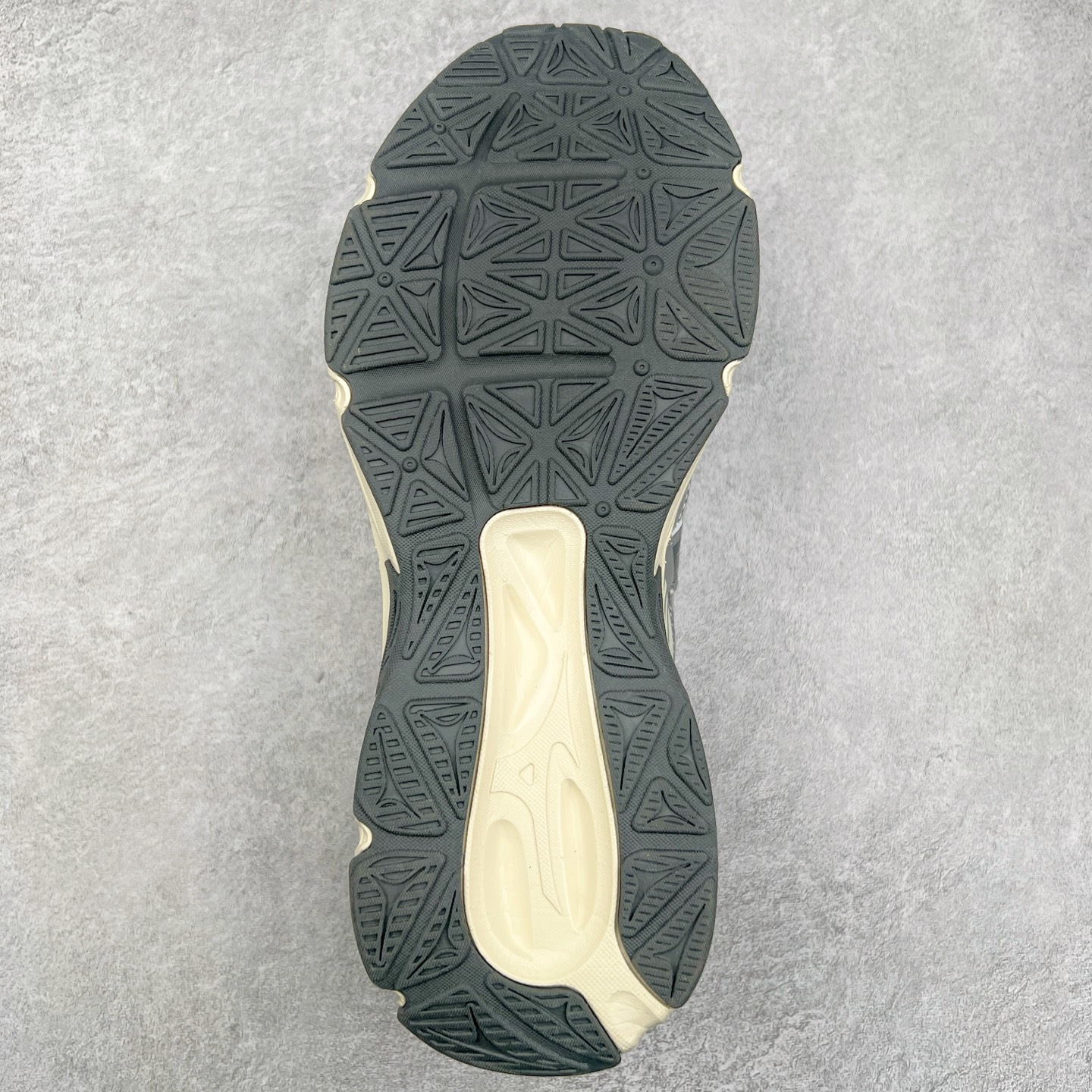 图片[9]-Mizuno Speed 2K 美津浓复古厚底织物合成革防滑耐磨透气低帮休闲跑步鞋 美津浓（Mizuno）是日本美津浓株式会社于1906年创立的运动品牌，经过一个多世纪的不断努力现已成为世界著名的运动器具、服装和鞋类生产商。美津浓力求服务于各类运动项目，并竭力使运动生活更加愉快和振奋。产品种类齐全，覆盖几乎全部主要运动项目，达到30万多个品类。尺码：36 36.5 37.5 38 38.5 39 40 40.5 41 42 42.5 43 44 44.5 45-选品中心