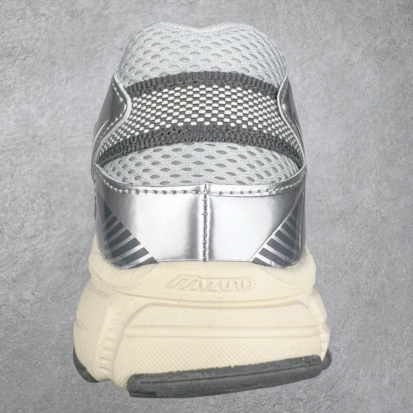 图片[8]-Mizuno Speed 2K 美津浓复古厚底织物合成革防滑耐磨透气低帮休闲跑步鞋 美津浓（Mizuno）是日本美津浓株式会社于1906年创立的运动品牌，经过一个多世纪的不断努力现已成为世界著名的运动器具、服装和鞋类生产商。美津浓力求服务于各类运动项目，并竭力使运动生活更加愉快和振奋。产品种类齐全，覆盖几乎全部主要运动项目，达到30万多个品类。尺码：36 36.5 37.5 38 38.5 39 40 40.5 41 42 42.5 43 44 44.5 45-选品中心