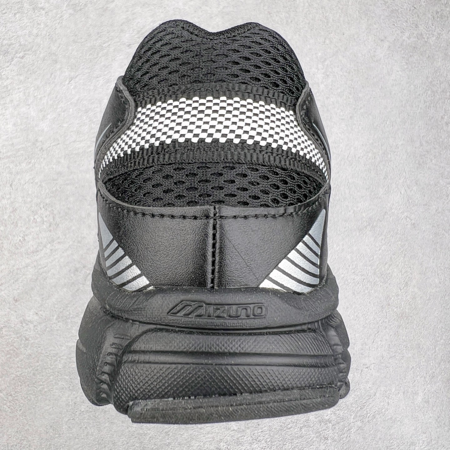 图片[8]-Mizuno Speed 2K 美津浓复古厚底织物合成革防滑耐磨透气低帮休闲跑步鞋 美津浓（Mizuno）是日本美津浓株式会社于1906年创立的运动品牌，经过一个多世纪的不断努力现已成为世界著名的运动器具、服装和鞋类生产商。美津浓力求服务于各类运动项目，并竭力使运动生活更加愉快和振奋。产品种类齐全，覆盖几乎全部主要运动项目，达到30万多个品类。尺码：36 36.5 37.5 38 38.5 39 40 40.5 41 42 42.5 43 44 44.5 45-选品中心