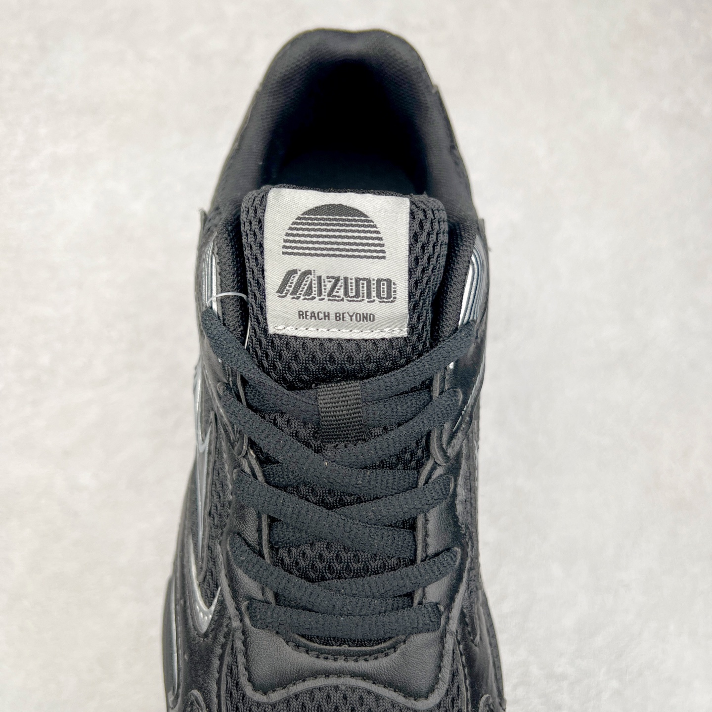 图片[5]-Mizuno Speed 2K 美津浓复古厚底织物合成革防滑耐磨透气低帮休闲跑步鞋 美津浓（Mizuno）是日本美津浓株式会社于1906年创立的运动品牌，经过一个多世纪的不断努力现已成为世界著名的运动器具、服装和鞋类生产商。美津浓力求服务于各类运动项目，并竭力使运动生活更加愉快和振奋。产品种类齐全，覆盖几乎全部主要运动项目，达到30万多个品类。尺码：36 36.5 37.5 38 38.5 39 40 40.5 41 42 42.5 43 44 44.5 45-选品中心