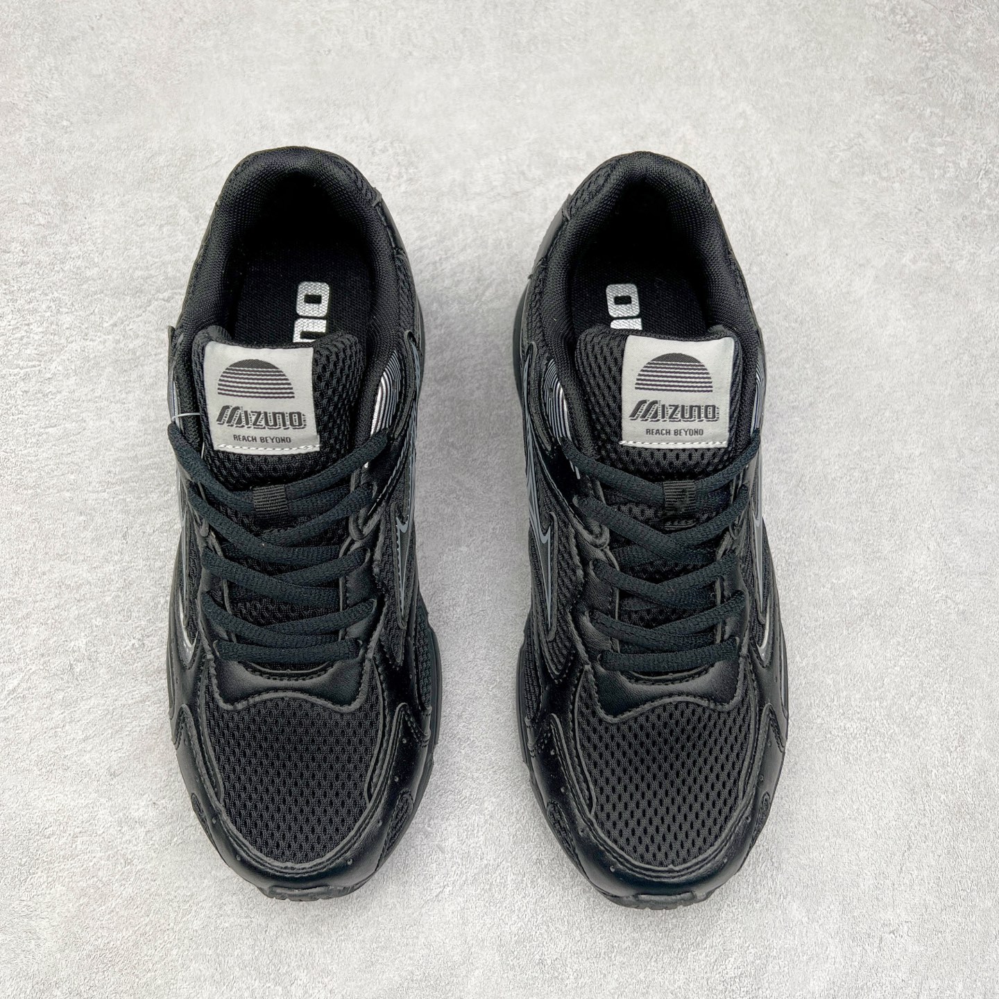 图片[2]-Mizuno Speed 2K 美津浓复古厚底织物合成革防滑耐磨透气低帮休闲跑步鞋 美津浓（Mizuno）是日本美津浓株式会社于1906年创立的运动品牌，经过一个多世纪的不断努力现已成为世界著名的运动器具、服装和鞋类生产商。美津浓力求服务于各类运动项目，并竭力使运动生活更加愉快和振奋。产品种类齐全，覆盖几乎全部主要运动项目，达到30万多个品类。尺码：36 36.5 37.5 38 38.5 39 40 40.5 41 42 42.5 43 44 44.5 45-选品中心