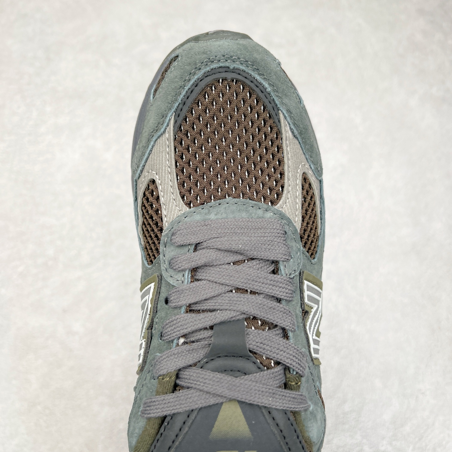 图片[4]-New Balance NB2010系列新百伦经典复古休闲运动板鞋 以ENCAP中底配以升级版 N-ERGY缓震物料 鞋面则采用特色的柔软麂皮搭以NewBalance经典的尼龙网布 低调中还原跑鞋本真 更年轻化的设计理念与材质 让新世代青年得以用全新视角体验经典鞋款的传奇魅力 货号：U2010NB13731 尺码：36 37 37.5 38 38.5 39.5 40 40.5 41.5 42 42.5 43 44-选品中心