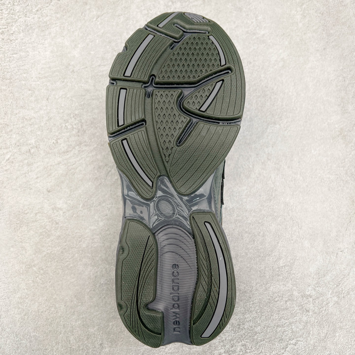 图片[9]-New Balance NB2010系列新百伦经典复古休闲运动板鞋 以ENCAP中底配以升级版 N-ERGY缓震物料 鞋面则采用特色的柔软麂皮搭以NewBalance经典的尼龙网布 低调中还原跑鞋本真 更年轻化的设计理念与材质 让新世代青年得以用全新视角体验经典鞋款的传奇魅力 货号：U2010NB13731 尺码：36 37 37.5 38 38.5 39.5 40 40.5 41.5 42 42.5 43 44-选品中心