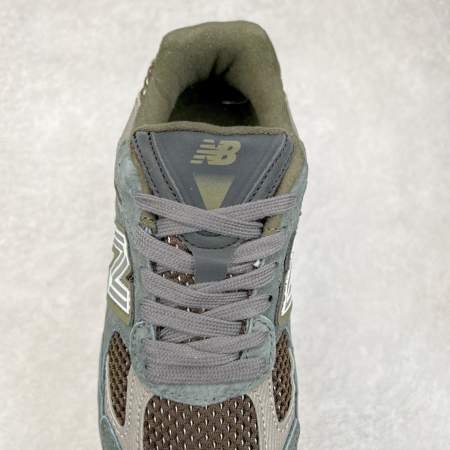 图片[5]-New Balance NB2010系列新百伦经典复古休闲运动板鞋 以ENCAP中底配以升级版 N-ERGY缓震物料 鞋面则采用特色的柔软麂皮搭以NewBalance经典的尼龙网布 低调中还原跑鞋本真 更年轻化的设计理念与材质 让新世代青年得以用全新视角体验经典鞋款的传奇魅力 货号：U2010NB13731 尺码：36 37 37.5 38 38.5 39.5 40 40.5 41.5 42 42.5 43 44-选品中心