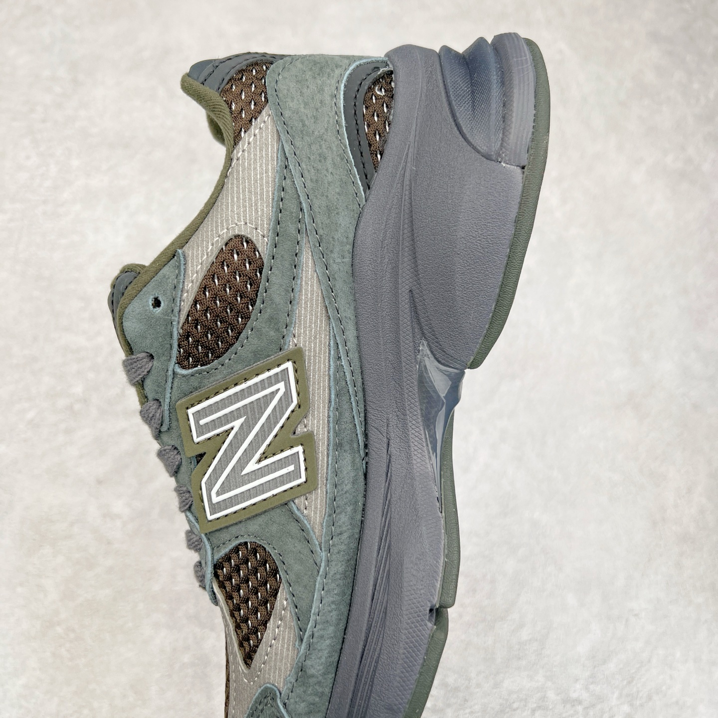 图片[7]-New Balance NB2010系列新百伦经典复古休闲运动板鞋 以ENCAP中底配以升级版 N-ERGY缓震物料 鞋面则采用特色的柔软麂皮搭以NewBalance经典的尼龙网布 低调中还原跑鞋本真 更年轻化的设计理念与材质 让新世代青年得以用全新视角体验经典鞋款的传奇魅力 货号：U2010NB13731 尺码：36 37 37.5 38 38.5 39.5 40 40.5 41.5 42 42.5 43 44-选品中心