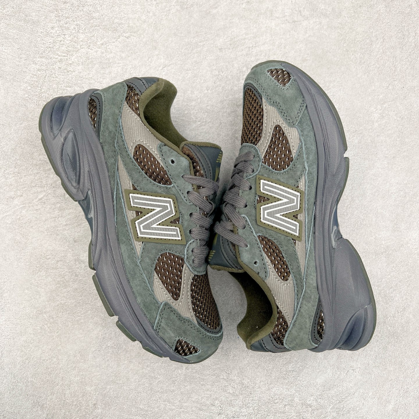 图片[3]-New Balance NB2010系列新百伦经典复古休闲运动板鞋 以ENCAP中底配以升级版 N-ERGY缓震物料 鞋面则采用特色的柔软麂皮搭以NewBalance经典的尼龙网布 低调中还原跑鞋本真 更年轻化的设计理念与材质 让新世代青年得以用全新视角体验经典鞋款的传奇魅力 货号：U2010NB13731 尺码：36 37 37.5 38 38.5 39.5 40 40.5 41.5 42 42.5 43 44-选品中心