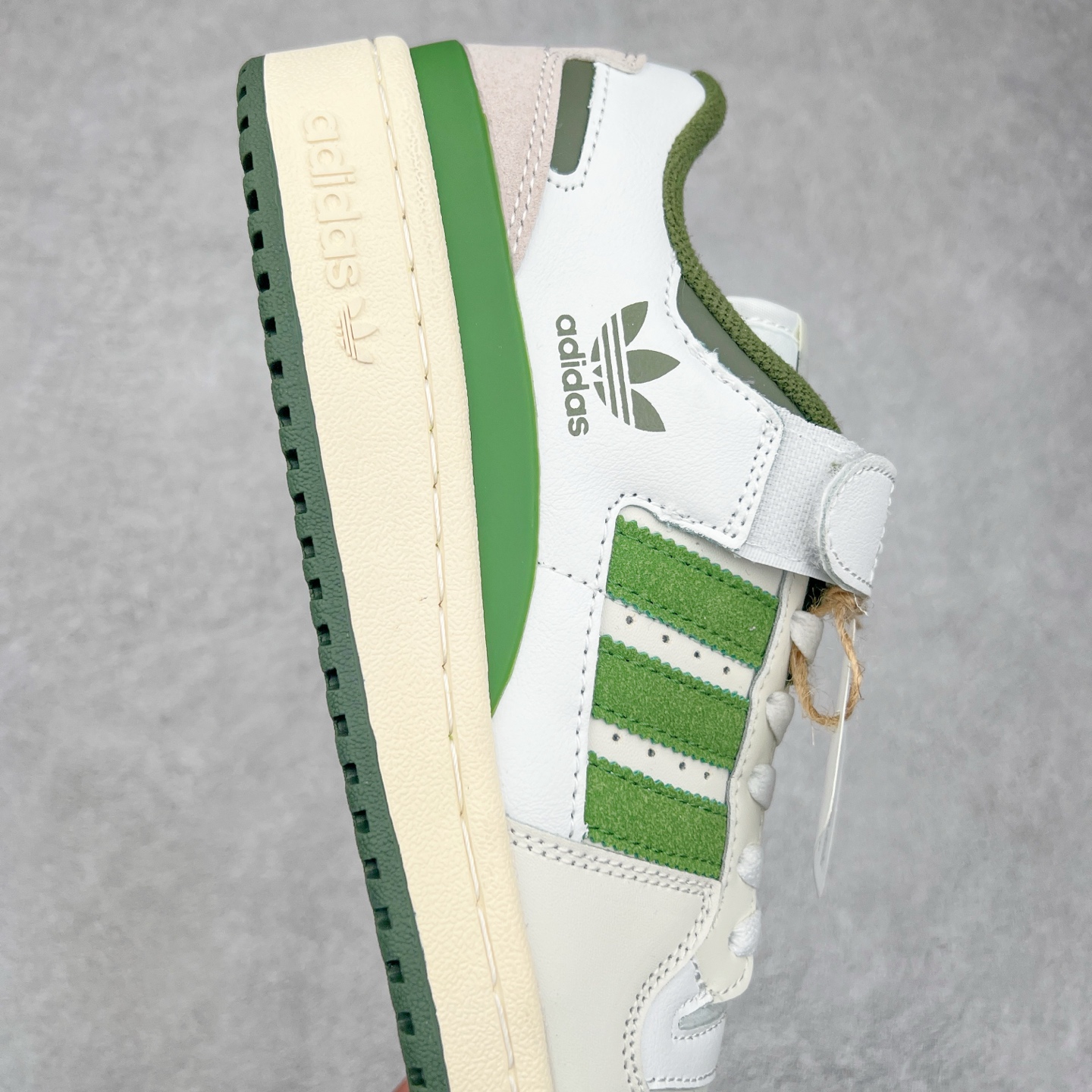 图片[6]-＃特价福利 AD Forum 84 Low OG 低帮百搭潮流休闲运动板鞋 以复古篮球鞋的外形为基础 采用皮革拼接 简约百搭 更加贴合舒适 中底内侧网格造型起到点睛之笔 外底橡胶 更显复古 尺码：36 36.5 37.5 38 38.5 39 40 40.5 41 42 42.5 43 44 44.5 45-选品中心