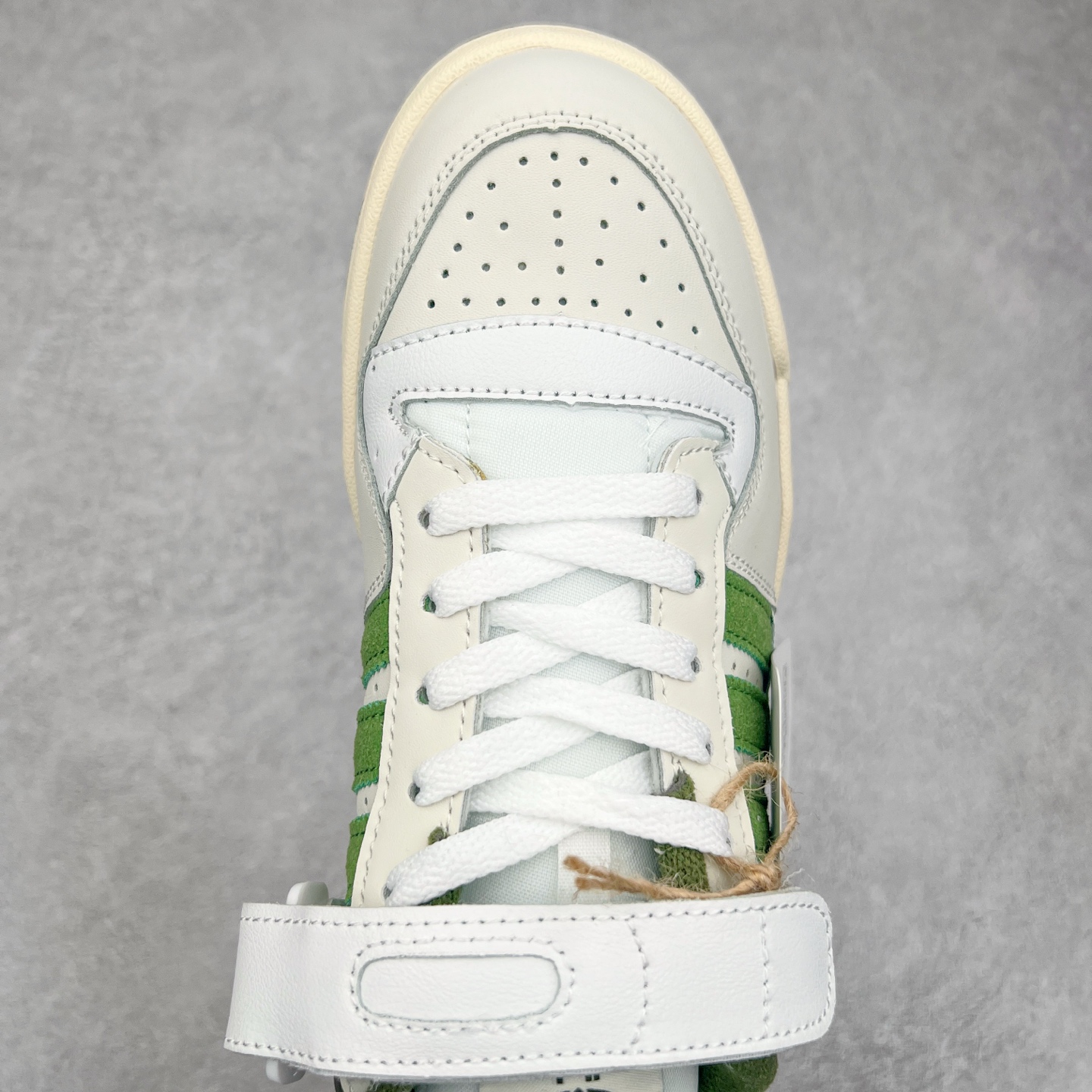 图片[4]-＃特价福利 AD Forum 84 Low OG 低帮百搭潮流休闲运动板鞋 以复古篮球鞋的外形为基础 采用皮革拼接 简约百搭 更加贴合舒适 中底内侧网格造型起到点睛之笔 外底橡胶 更显复古 尺码：36 36.5 37.5 38 38.5 39 40 40.5 41 42 42.5 43 44 44.5 45-选品中心