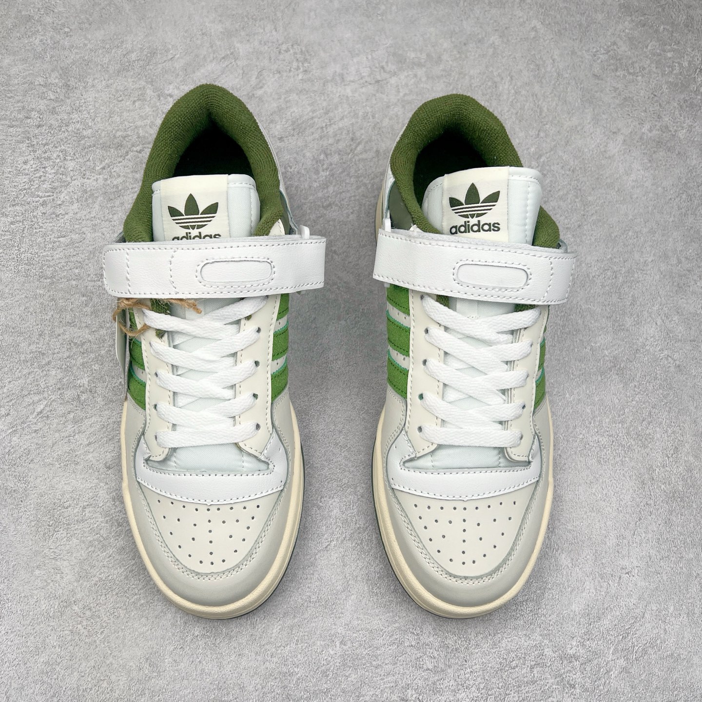 图片[2]-＃特价福利 AD Forum 84 Low OG 低帮百搭潮流休闲运动板鞋 以复古篮球鞋的外形为基础 采用皮革拼接 简约百搭 更加贴合舒适 中底内侧网格造型起到点睛之笔 外底橡胶 更显复古 尺码：36 36.5 37.5 38 38.5 39 40 40.5 41 42 42.5 43 44 44.5 45-选品中心