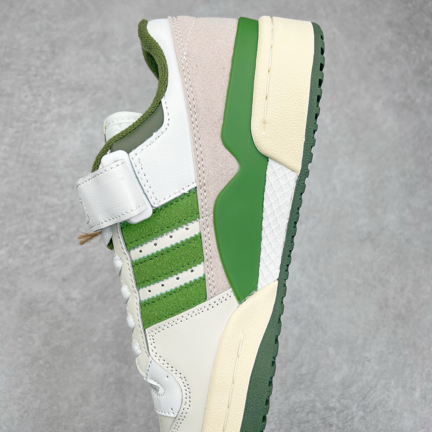 图片[7]-＃特价福利 AD Forum 84 Low OG 低帮百搭潮流休闲运动板鞋 以复古篮球鞋的外形为基础 采用皮革拼接 简约百搭 更加贴合舒适 中底内侧网格造型起到点睛之笔 外底橡胶 更显复古 尺码：36 36.5 37.5 38 38.5 39 40 40.5 41 42 42.5 43 44 44.5 45-选品中心