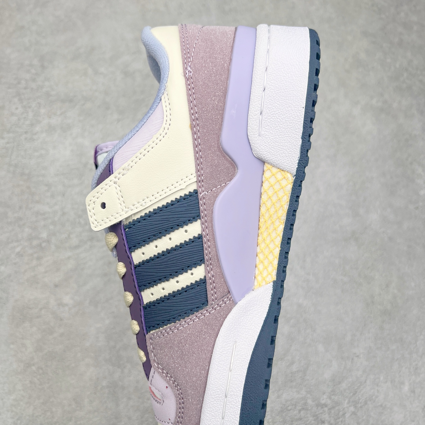 图片[7]-＃特价福利 AD Forum 84 Low OG 低帮百搭潮流休闲运动板鞋 以复古篮球鞋的外形为基础 采用皮革拼接 简约百搭 更加贴合舒适 中底内侧网格造型起到点睛之笔 外底橡胶 更显复古 尺码：36 36.5 37.5 38 38.5 39 40 40.5 41 42 42.5 43 44 44.5 45-选品中心