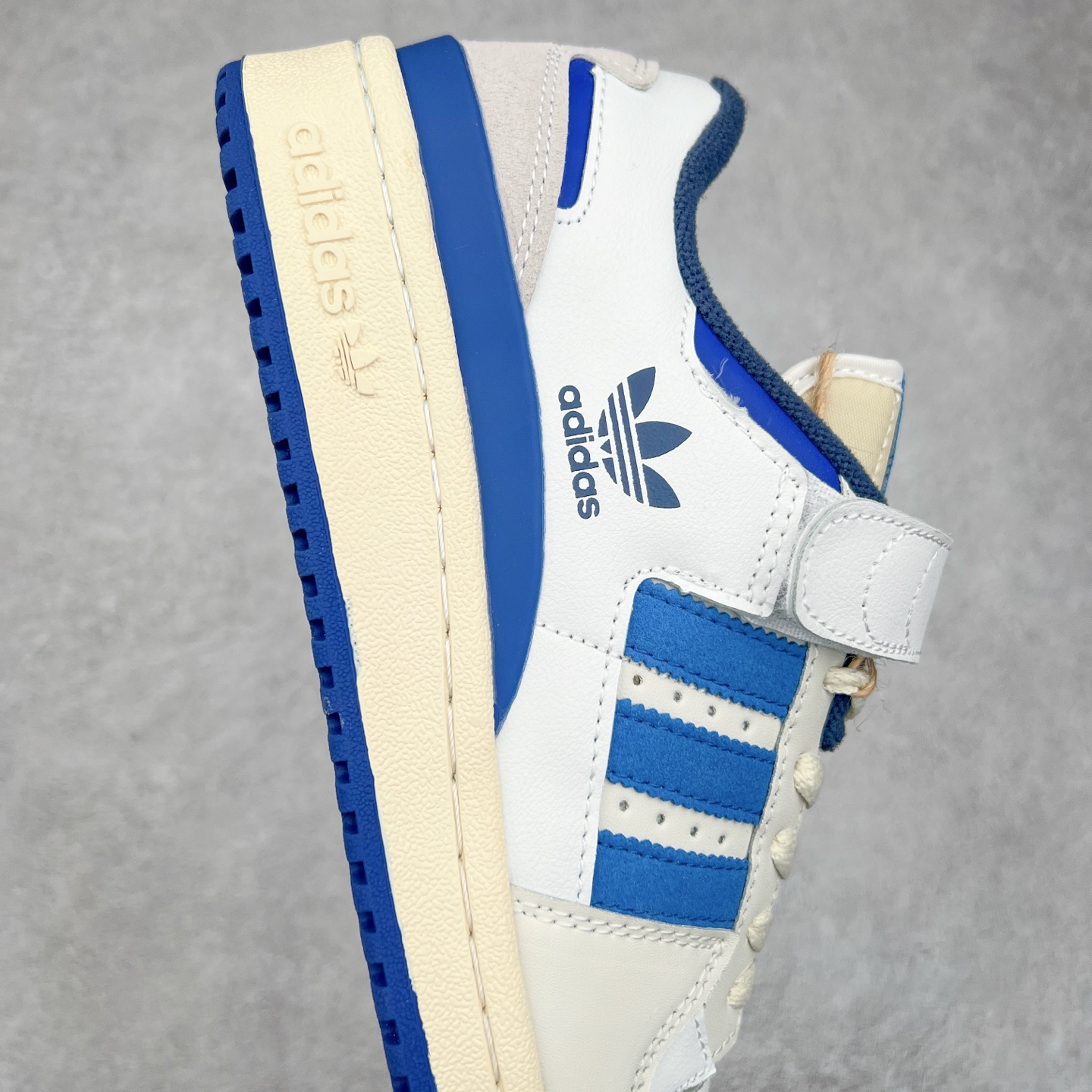 图片[6]-＃特价福利 AD Forum 84 Low OG 低帮百搭潮流休闲运动板鞋 以复古篮球鞋的外形为基础 采用皮革拼接 简约百搭 更加贴合舒适 中底内侧网格造型起到点睛之笔 外底橡胶 更显复古 尺码：36 36.5 37.5 38 38.5 39 40 40.5 41 42 42.5 43 44 44.5 45-选品中心