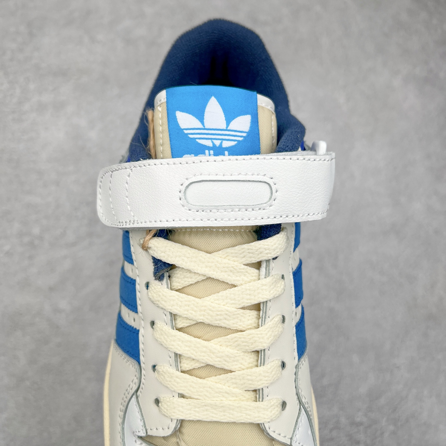 图片[5]-＃特价福利 AD Forum 84 Low OG 低帮百搭潮流休闲运动板鞋 以复古篮球鞋的外形为基础 采用皮革拼接 简约百搭 更加贴合舒适 中底内侧网格造型起到点睛之笔 外底橡胶 更显复古 尺码：36 36.5 37.5 38 38.5 39 40 40.5 41 42 42.5 43 44 44.5 45-选品中心