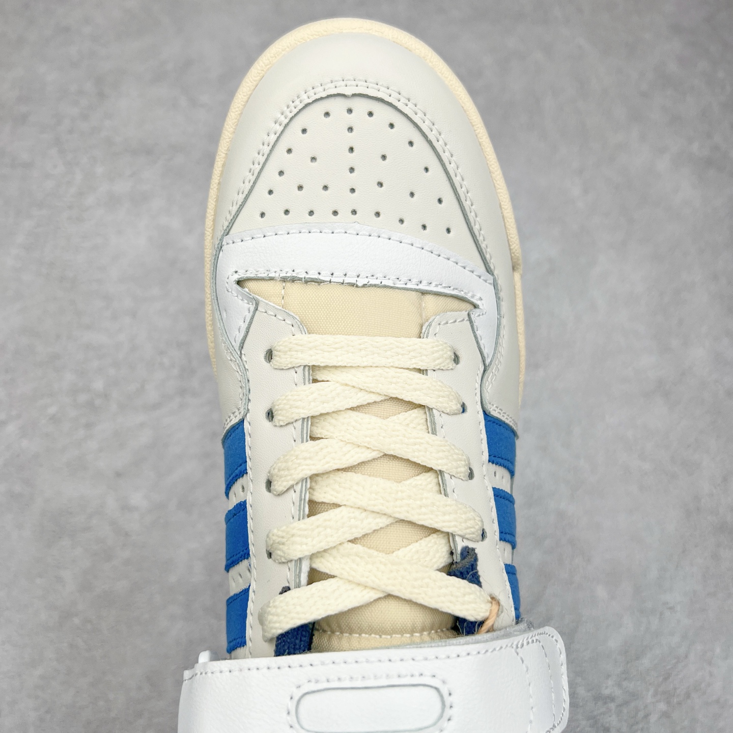 图片[4]-＃特价福利 AD Forum 84 Low OG 低帮百搭潮流休闲运动板鞋 以复古篮球鞋的外形为基础 采用皮革拼接 简约百搭 更加贴合舒适 中底内侧网格造型起到点睛之笔 外底橡胶 更显复古 尺码：36 36.5 37.5 38 38.5 39 40 40.5 41 42 42.5 43 44 44.5 45-选品中心