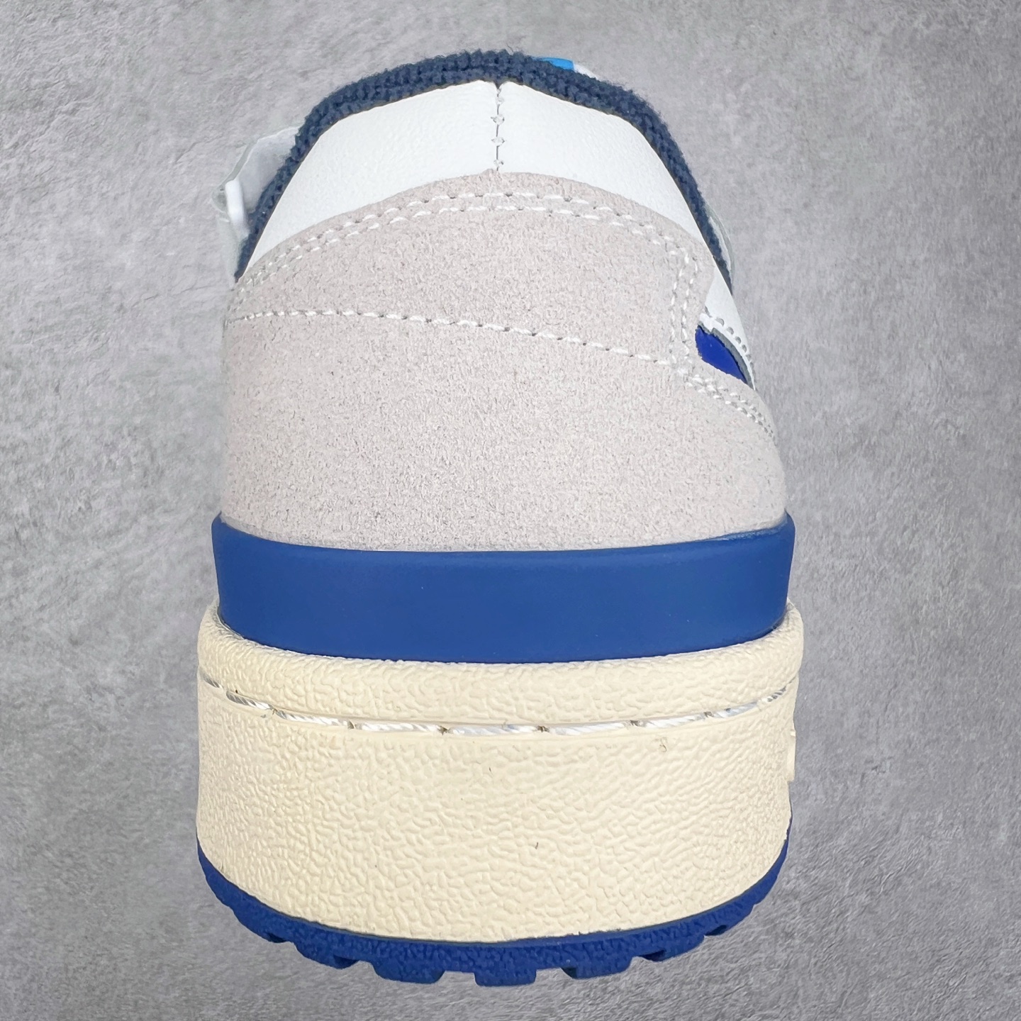 图片[8]-＃特价福利 AD Forum 84 Low OG 低帮百搭潮流休闲运动板鞋 以复古篮球鞋的外形为基础 采用皮革拼接 简约百搭 更加贴合舒适 中底内侧网格造型起到点睛之笔 外底橡胶 更显复古 尺码：36 36.5 37.5 38 38.5 39 40 40.5 41 42 42.5 43 44 44.5 45-选品中心