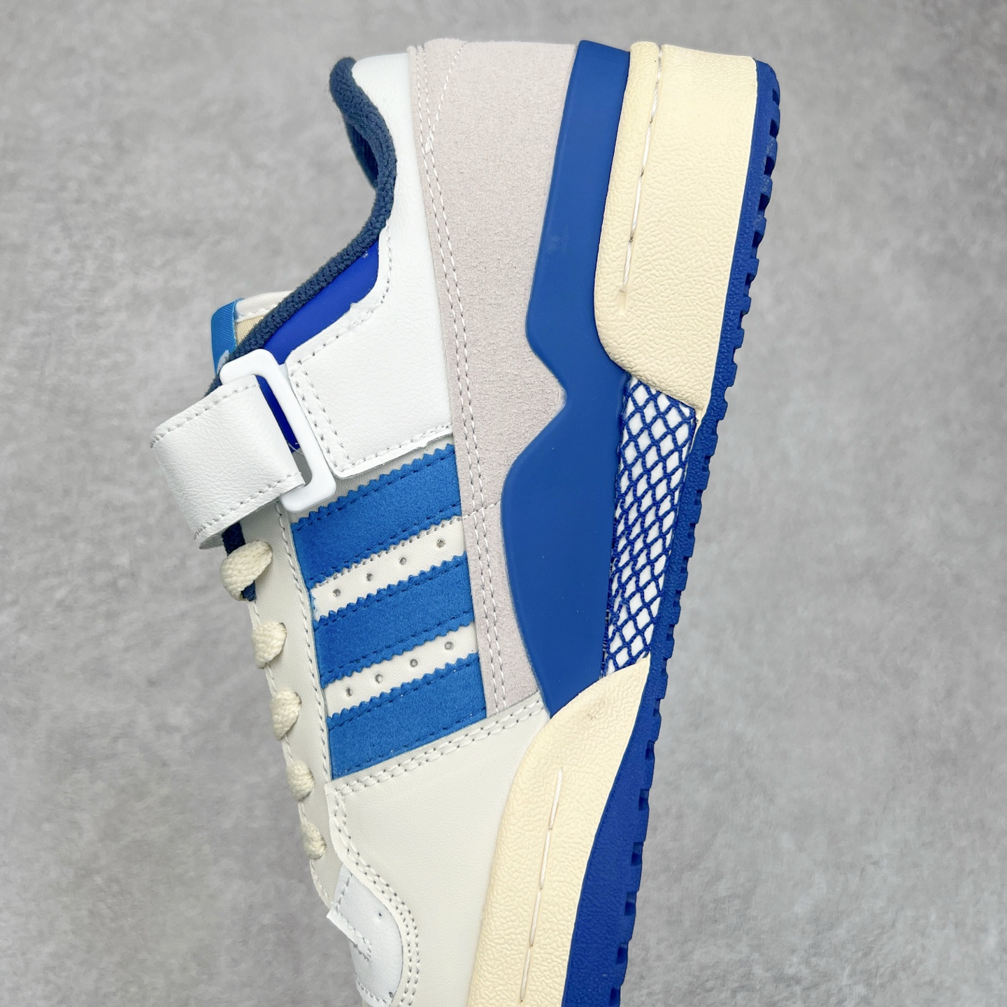 图片[7]-＃特价福利 AD Forum 84 Low OG 低帮百搭潮流休闲运动板鞋 以复古篮球鞋的外形为基础 采用皮革拼接 简约百搭 更加贴合舒适 中底内侧网格造型起到点睛之笔 外底橡胶 更显复古 尺码：36 36.5 37.5 38 38.5 39 40 40.5 41 42 42.5 43 44 44.5 45-选品中心