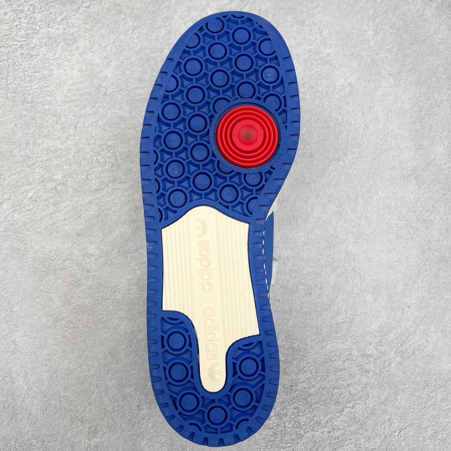 图片[9]-＃特价福利 AD Forum 84 Low OG 低帮百搭潮流休闲运动板鞋 以复古篮球鞋的外形为基础 采用皮革拼接 简约百搭 更加贴合舒适 中底内侧网格造型起到点睛之笔 外底橡胶 更显复古 尺码：36 36.5 37.5 38 38.5 39 40 40.5 41 42 42.5 43 44 44.5 45-选品中心