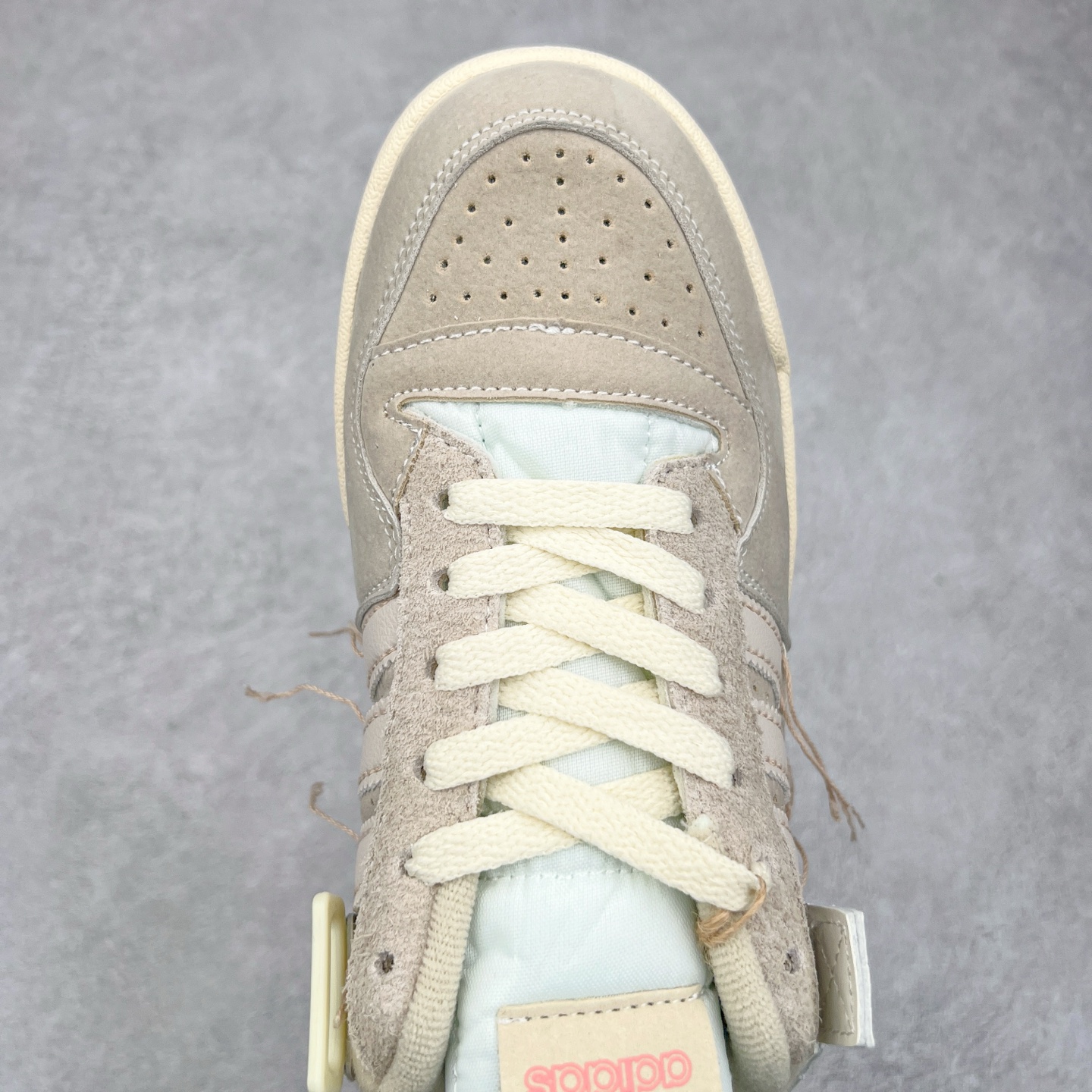 图片[4]-＃特价福利 AD Forum 84 Low OG 低帮百搭潮流休闲运动板鞋 以复古篮球鞋的外形为基础 采用皮革拼接 简约百搭 更加贴合舒适 中底内侧网格造型起到点睛之笔 外底橡胶 更显复古 尺码：36 36.5 37.5 38 38.5 39 40 40.5 41 42 42.5 43 44 44.5 45-选品中心