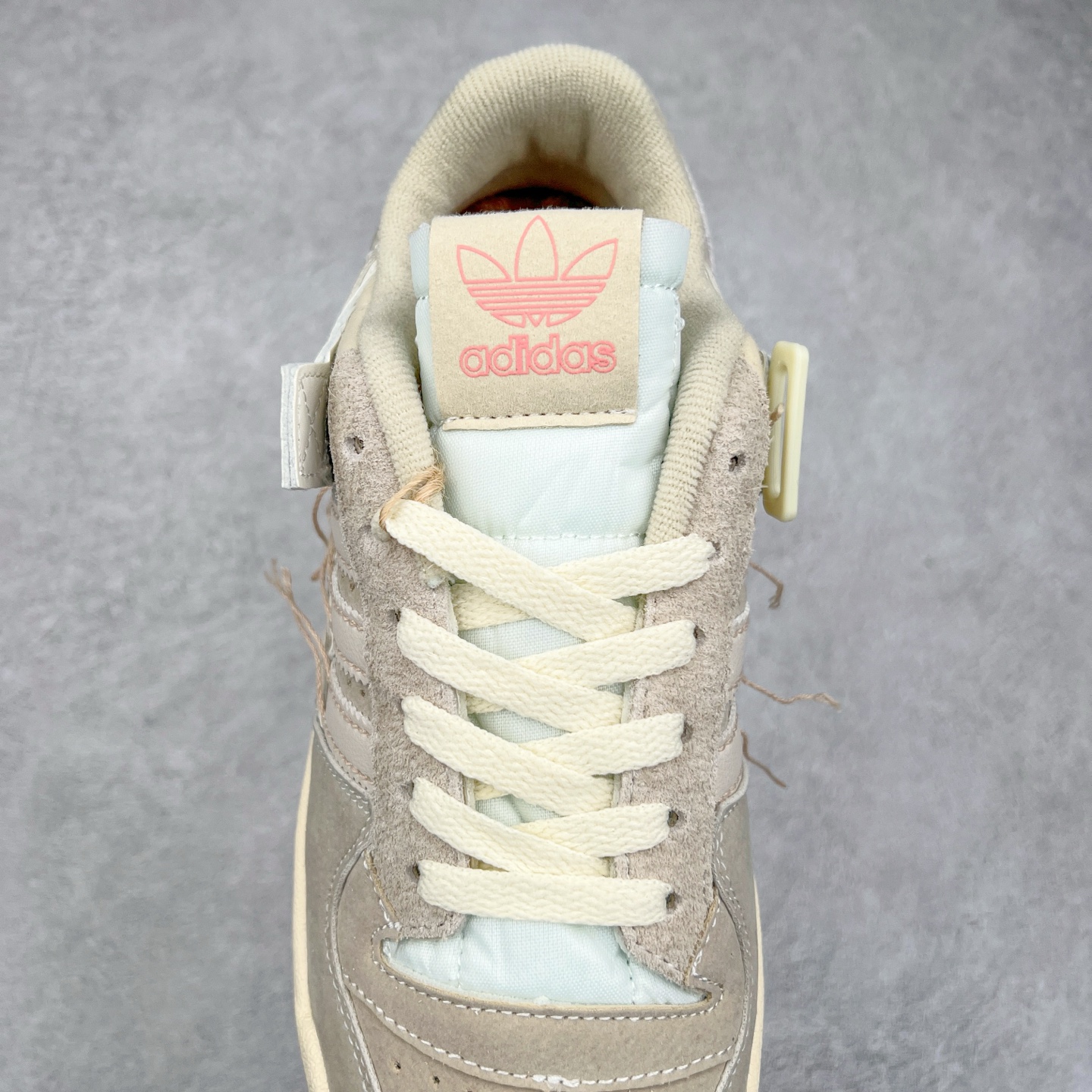 图片[5]-＃特价福利 AD Forum 84 Low OG 低帮百搭潮流休闲运动板鞋 以复古篮球鞋的外形为基础 采用皮革拼接 简约百搭 更加贴合舒适 中底内侧网格造型起到点睛之笔 外底橡胶 更显复古 尺码：36 36.5 37.5 38 38.5 39 40 40.5 41 42 42.5 43 44 44.5 45-选品中心