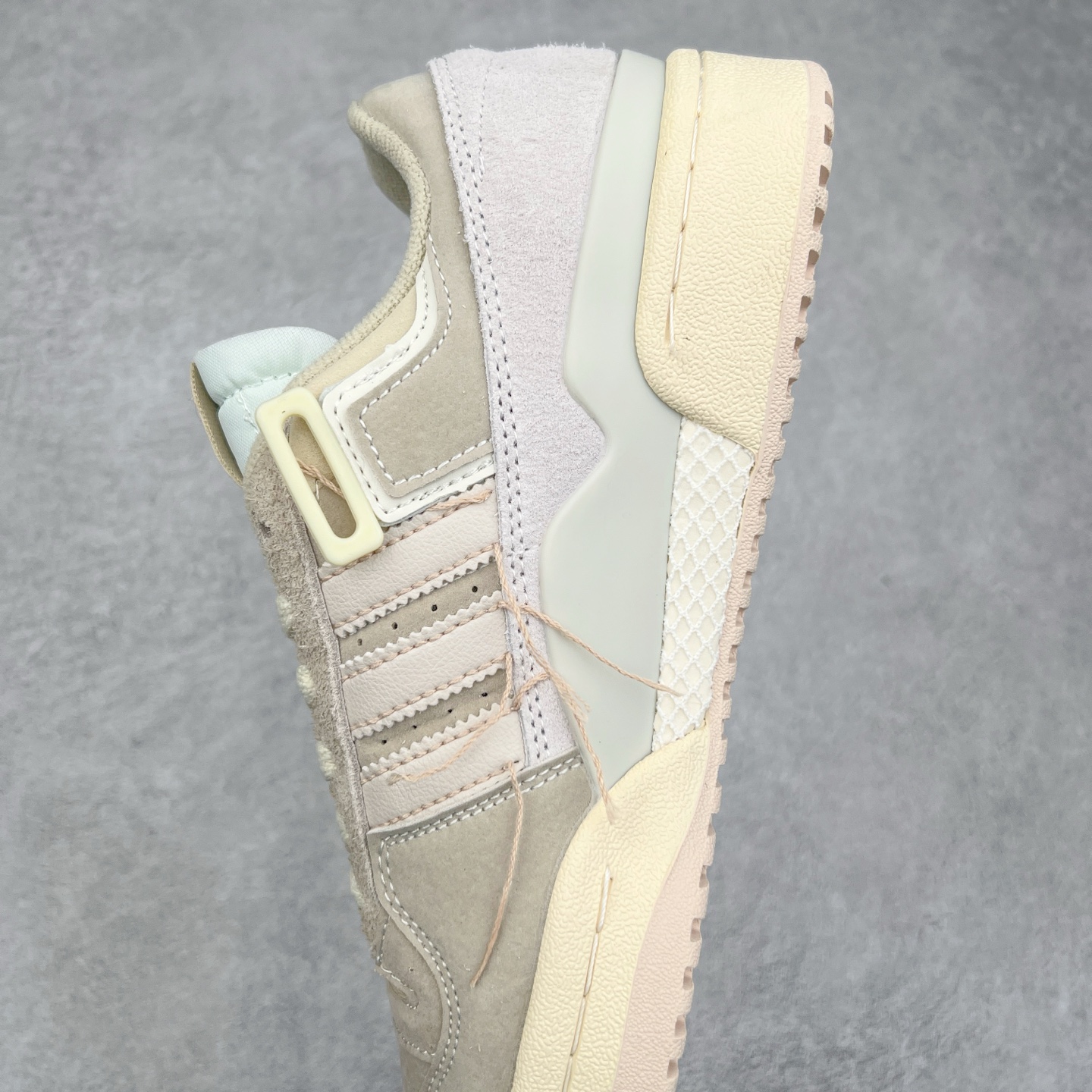 图片[7]-＃特价福利 AD Forum 84 Low OG 低帮百搭潮流休闲运动板鞋 以复古篮球鞋的外形为基础 采用皮革拼接 简约百搭 更加贴合舒适 中底内侧网格造型起到点睛之笔 外底橡胶 更显复古 尺码：36 36.5 37.5 38 38.5 39 40 40.5 41 42 42.5 43 44 44.5 45-选品中心