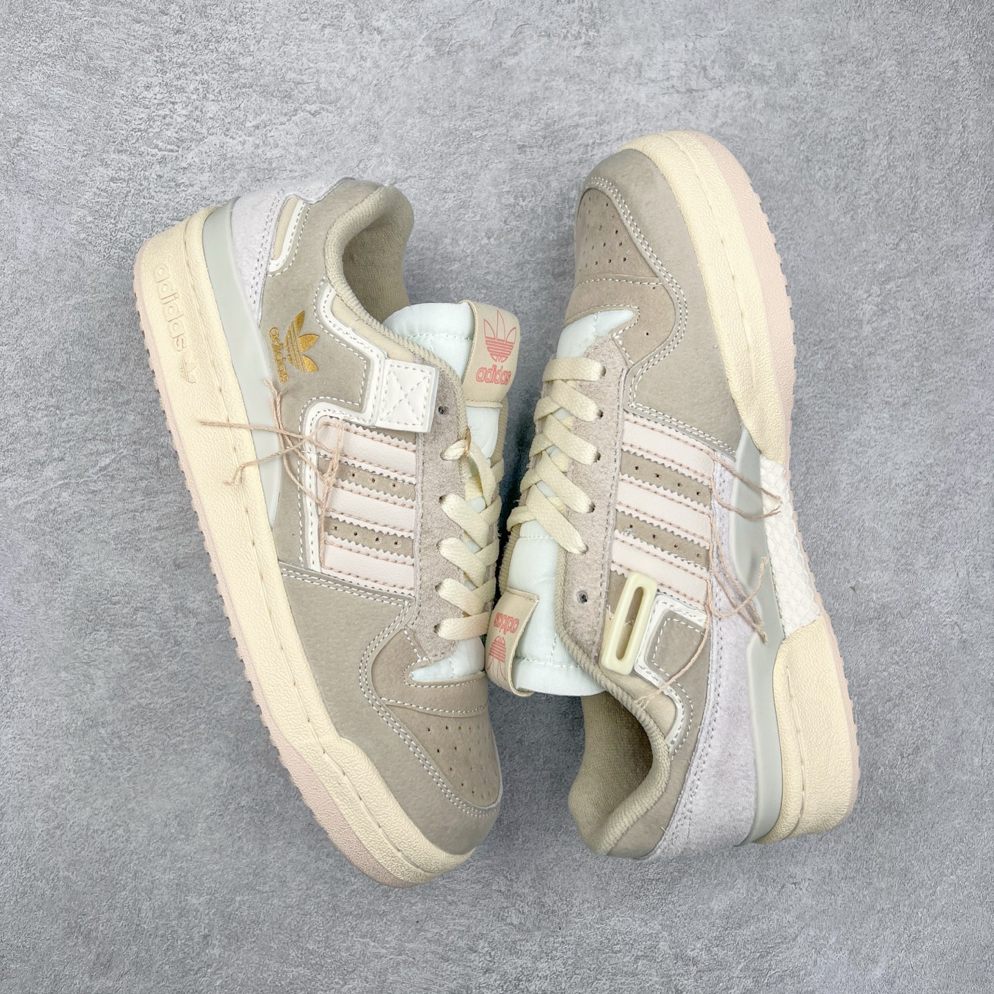 图片[3]-＃特价福利 AD Forum 84 Low OG 低帮百搭潮流休闲运动板鞋 以复古篮球鞋的外形为基础 采用皮革拼接 简约百搭 更加贴合舒适 中底内侧网格造型起到点睛之笔 外底橡胶 更显复古 尺码：36 36.5 37.5 38 38.5 39 40 40.5 41 42 42.5 43 44 44.5 45-选品中心