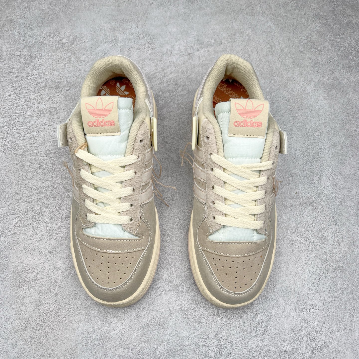 图片[2]-＃特价福利 AD Forum 84 Low OG 低帮百搭潮流休闲运动板鞋 以复古篮球鞋的外形为基础 采用皮革拼接 简约百搭 更加贴合舒适 中底内侧网格造型起到点睛之笔 外底橡胶 更显复古 尺码：36 36.5 37.5 38 38.5 39 40 40.5 41 42 42.5 43 44 44.5 45-选品中心