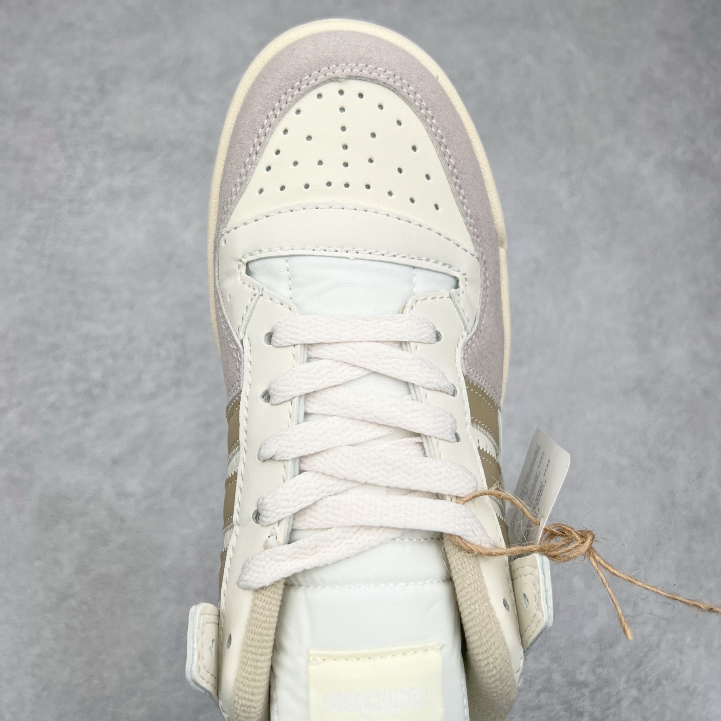 图片[4]-＃特价福利 AD Forum 84 Low OG 低帮百搭潮流休闲运动板鞋 以复古篮球鞋的外形为基础 采用皮革拼接 简约百搭 更加贴合舒适 中底内侧网格造型起到点睛之笔 外底橡胶 更显复古 尺码：36 36.5 37.5 38 38.5 39 40 40.5 41 42 42.5 43 44 44.5 45-选品中心