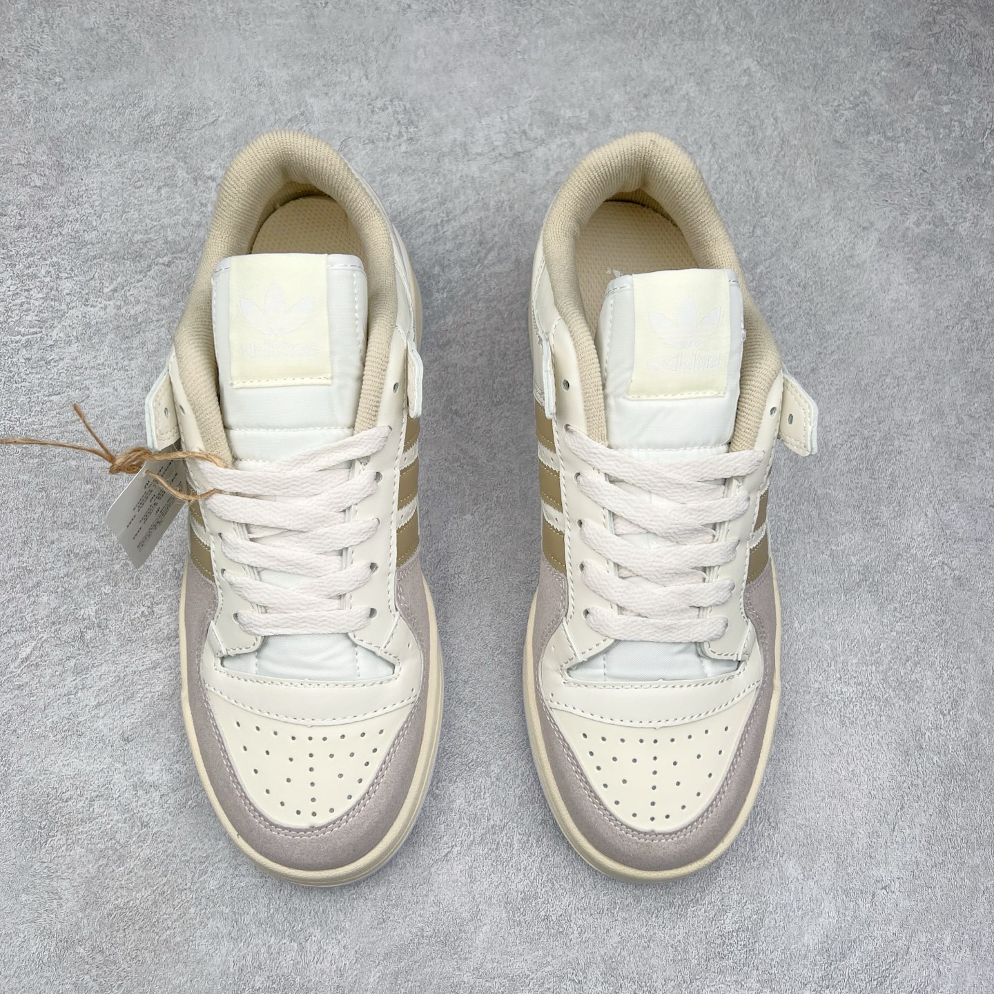 图片[2]-＃特价福利 AD Forum 84 Low OG 低帮百搭潮流休闲运动板鞋 以复古篮球鞋的外形为基础 采用皮革拼接 简约百搭 更加贴合舒适 中底内侧网格造型起到点睛之笔 外底橡胶 更显复古 尺码：36 36.5 37.5 38 38.5 39 40 40.5 41 42 42.5 43 44 44.5 45-选品中心