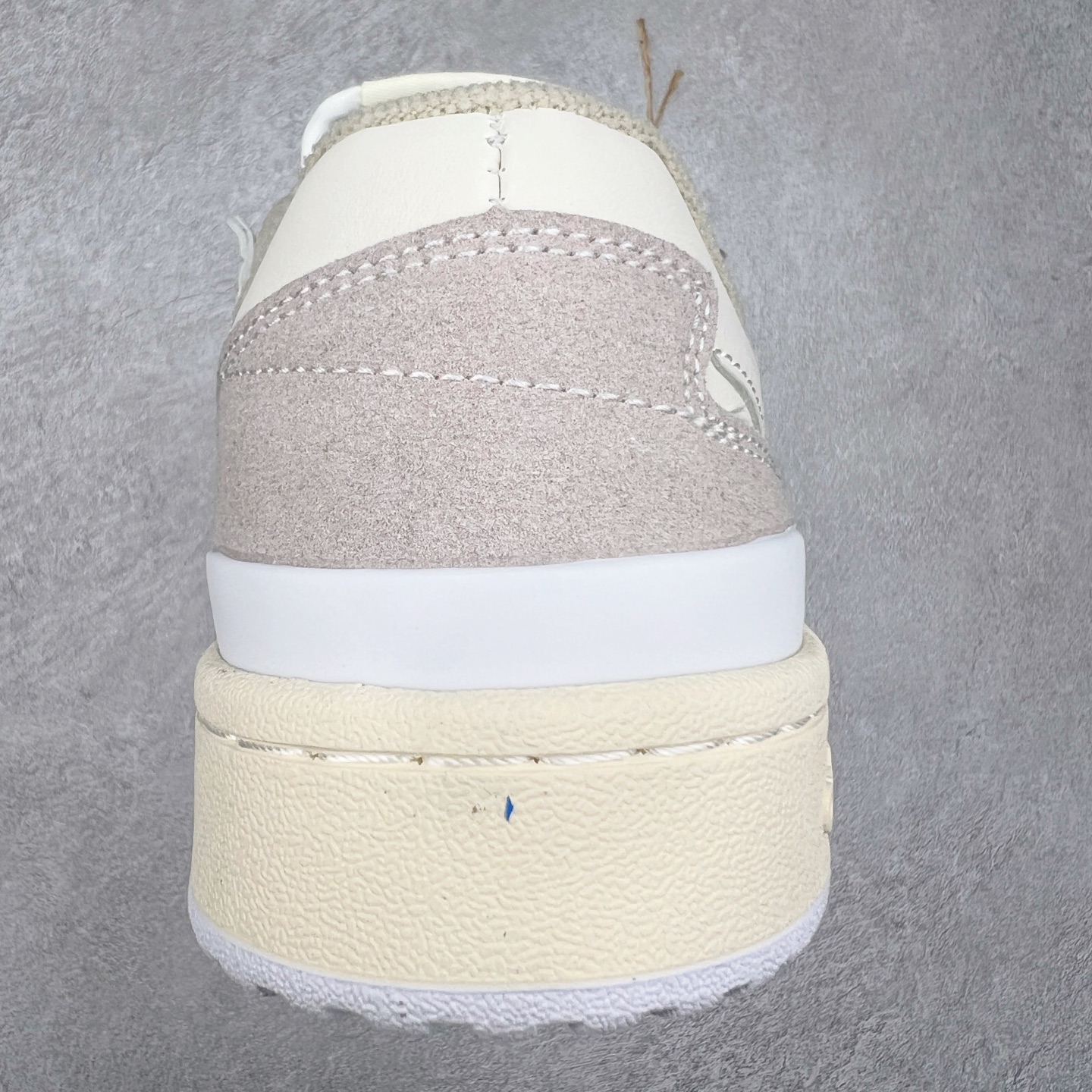 图片[8]-＃特价福利 AD Forum 84 Low OG 低帮百搭潮流休闲运动板鞋 以复古篮球鞋的外形为基础 采用皮革拼接 简约百搭 更加贴合舒适 中底内侧网格造型起到点睛之笔 外底橡胶 更显复古 尺码：36 36.5 37.5 38 38.5 39 40 40.5 41 42 42.5 43 44 44.5 45-选品中心