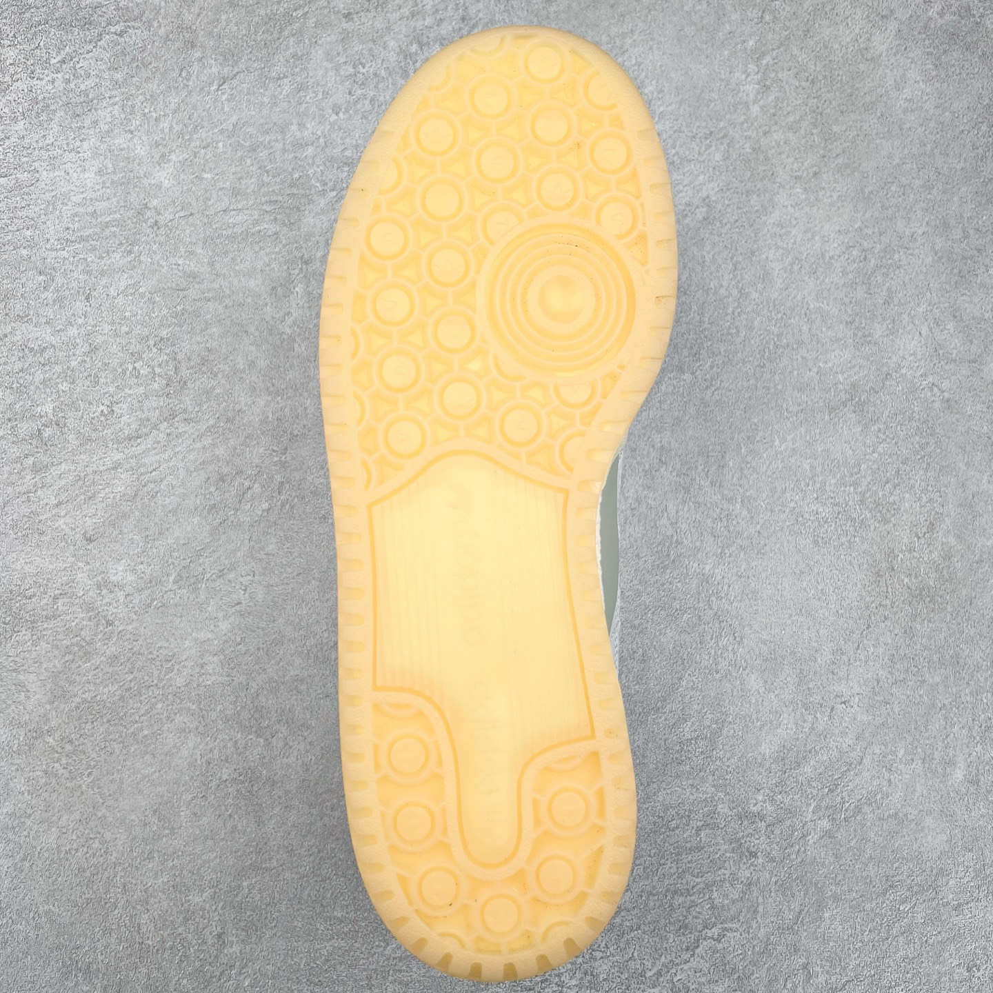 图片[9]-＃特价福利 AD Forum 84 Low OG 低帮百搭潮流休闲运动板鞋 以复古篮球鞋的外形为基础 采用皮革拼接 简约百搭 更加贴合舒适 中底内侧网格造型起到点睛之笔 外底橡胶 更显复古 尺码：36 36.5 37.5 38 38.5 39 40 40.5 41 42 42.5 43 44 44.5 45-选品中心