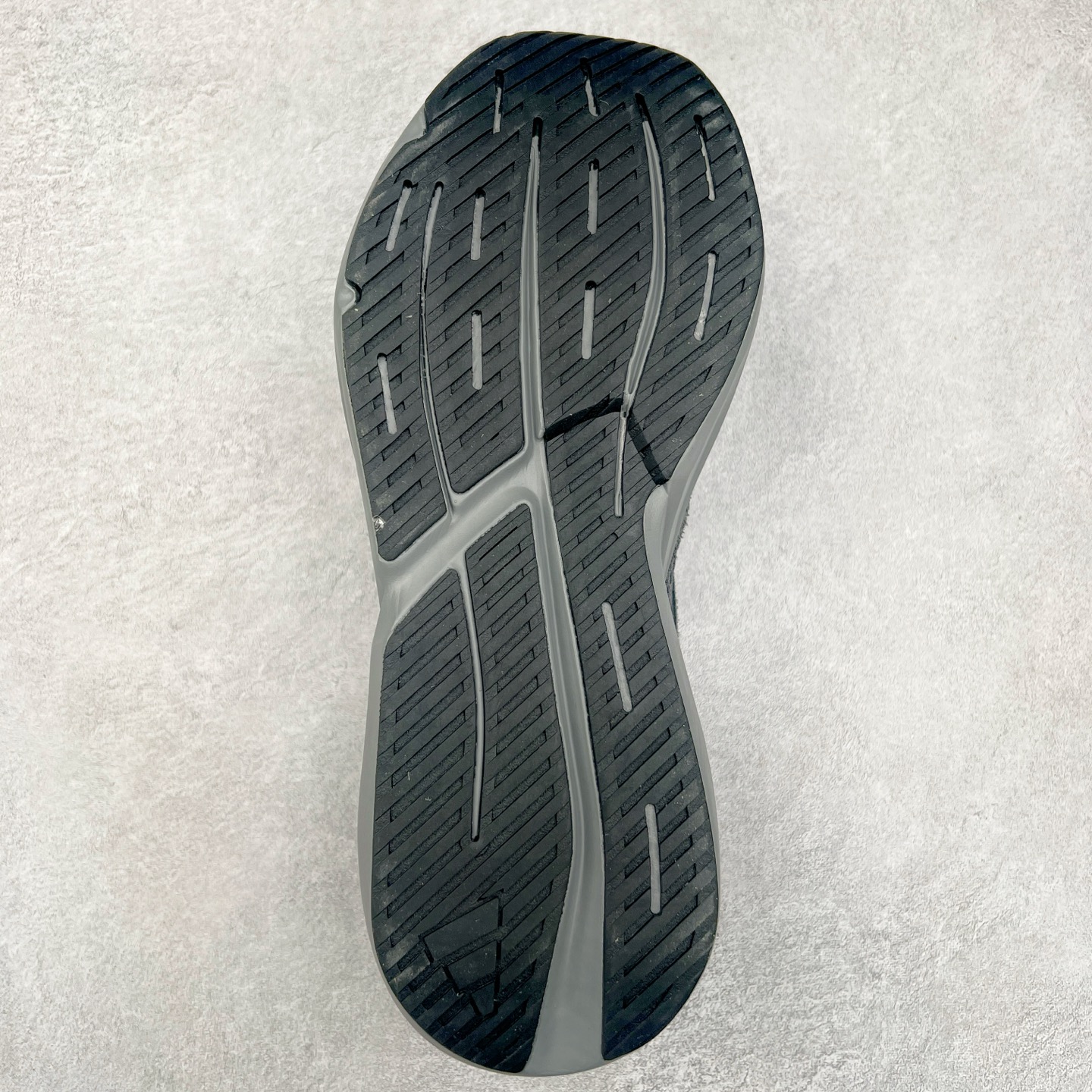 图片[9]-AD LIGHTBLAZE 流光舒适防滑耐磨低帮跑步鞋 JQ9972 前卫的专业跑鞋风格造型，LIGHTBLAZE延续了竞速美学的流线轮廓，保留住了与 AdizeroAdios Pro Evo 1相类似厚底理念和「宽三道杠」的视觉元素。尺码：36 36.5 37.5 38 38.5 39 40 40.5 41 42 42.5 43 44 44.5 45-选品中心