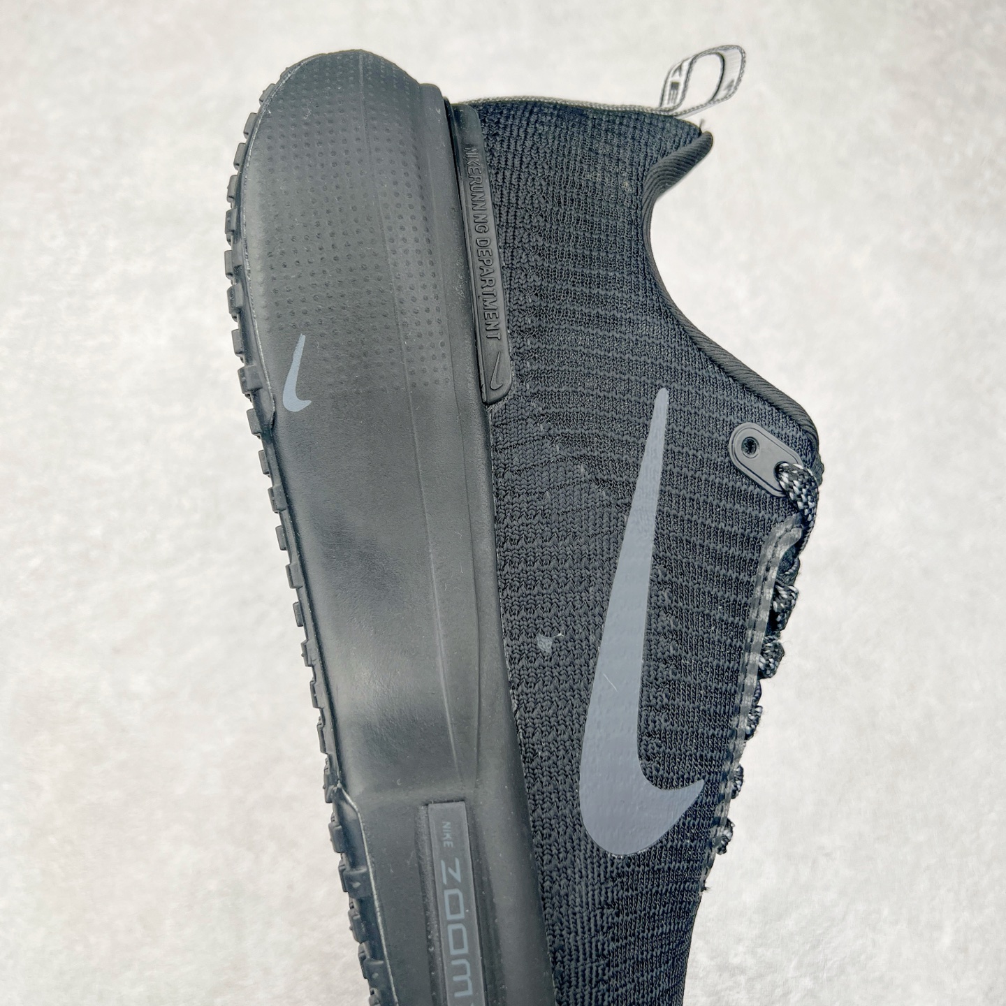 图片[6]-NK ZoomX Invincible Run Flyknit FK3 不可战胜3代系列轻量飞织低帮休闲运动慢跑鞋 此鞋专为短跑运动员而生，是为 5 至 10 公里距离的赛事和训练打造。整体设计采用流线型的轻质工程网眼材质构成鞋面，并与其他 Running 旗舰鞋款同样搭载全脚掌 ZoomX 缓冲中底，搭配 Pebax 物料与橡胶外底。ZoomX StreakFly 首发配色以“Prototype”呈现，其灵感是来自开发期间的磨损测试，透过编号的标记与内侧的预期跑步距离突出研发过程。尺码：36 36.5 37.5 38 38.5 39 40 40.5 41 42 42.5 43 44 44.5 45-选品中心