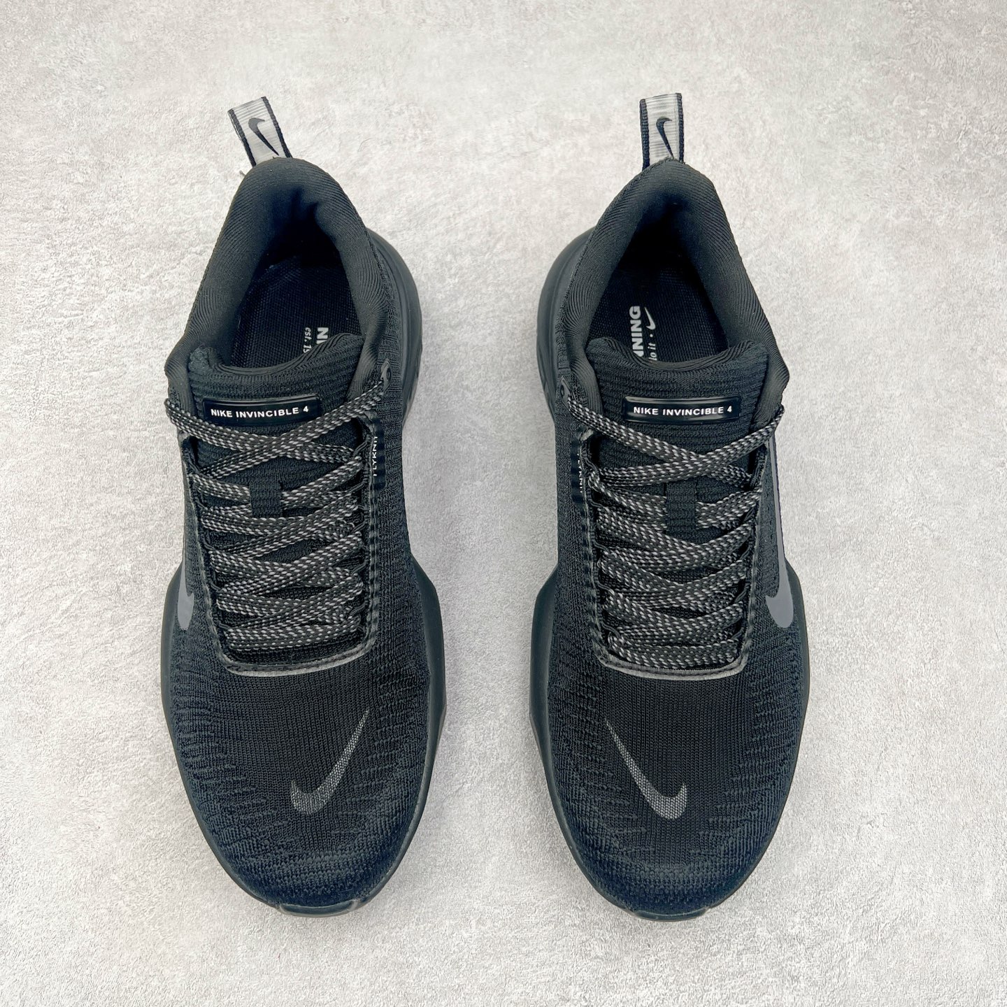 图片[2]-NK ZoomX Invincible Run Flyknit FK3 不可战胜3代系列轻量飞织低帮休闲运动慢跑鞋 此鞋专为短跑运动员而生，是为 5 至 10 公里距离的赛事和训练打造。整体设计采用流线型的轻质工程网眼材质构成鞋面，并与其他 Running 旗舰鞋款同样搭载全脚掌 ZoomX 缓冲中底，搭配 Pebax 物料与橡胶外底。ZoomX StreakFly 首发配色以“Prototype”呈现，其灵感是来自开发期间的磨损测试，透过编号的标记与内侧的预期跑步距离突出研发过程。尺码：36 36.5 37.5 38 38.5 39 40 40.5 41 42 42.5 43 44 44.5 45-选品中心