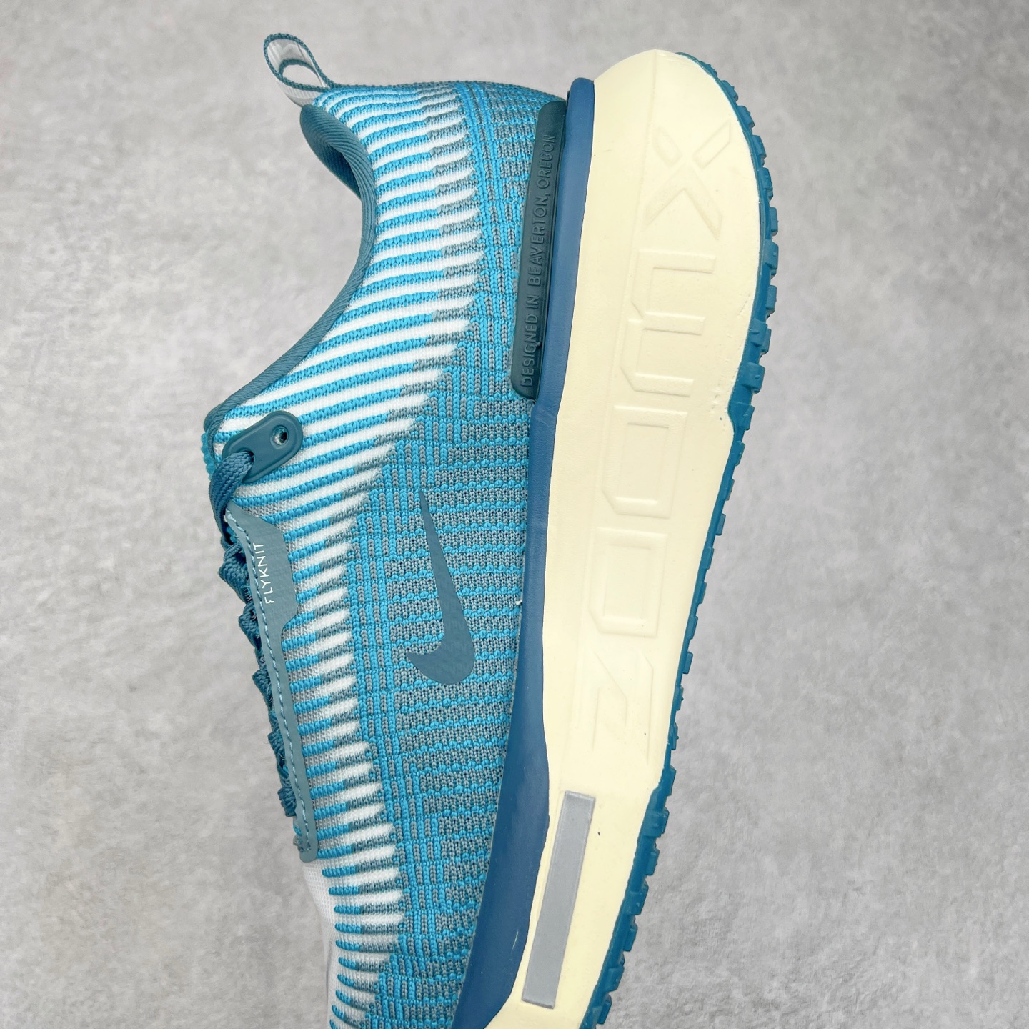 图片[7]-NK ZoomX Invincible Run Flyknit FK3 不可战胜3代系列轻量飞织低帮休闲运动慢跑鞋 此鞋专为短跑运动员而生，是为 5 至 10 公里距离的赛事和训练打造。整体设计采用流线型的轻质工程网眼材质构成鞋面，并与其他 Running 旗舰鞋款同样搭载全脚掌 ZoomX 缓冲中底，搭配 Pebax 物料与橡胶外底。ZoomX StreakFly 首发配色以“Prototype”呈现，其灵感是来自开发期间的磨损测试，透过编号的标记与内侧的预期跑步距离突出研发过程。尺码：36 36.5 37.5 38 38.5 39 40 40.5 41 42 42.5 43 44 44.5 45-选品中心