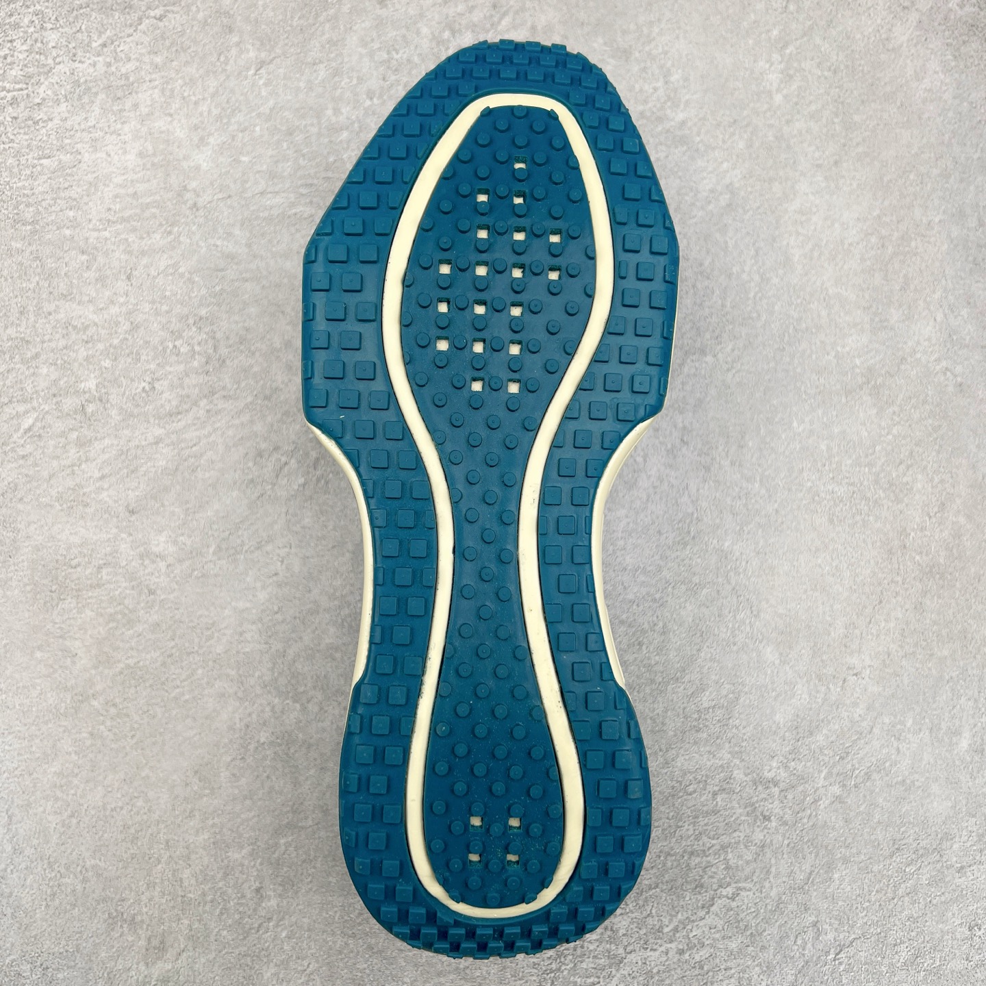 图片[9]-NK ZoomX Invincible Run Flyknit FK3 不可战胜3代系列轻量飞织低帮休闲运动慢跑鞋 此鞋专为短跑运动员而生，是为 5 至 10 公里距离的赛事和训练打造。整体设计采用流线型的轻质工程网眼材质构成鞋面，并与其他 Running 旗舰鞋款同样搭载全脚掌 ZoomX 缓冲中底，搭配 Pebax 物料与橡胶外底。ZoomX StreakFly 首发配色以“Prototype”呈现，其灵感是来自开发期间的磨损测试，透过编号的标记与内侧的预期跑步距离突出研发过程。尺码：36 36.5 37.5 38 38.5 39 40 40.5 41 42 42.5 43 44 44.5 45-选品中心